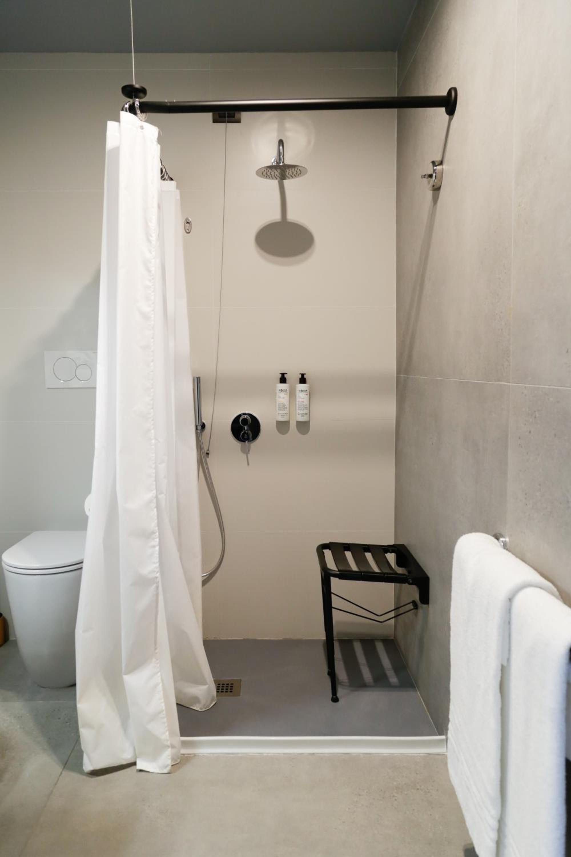 Double or Twin Room - Disability Access - Photo 22