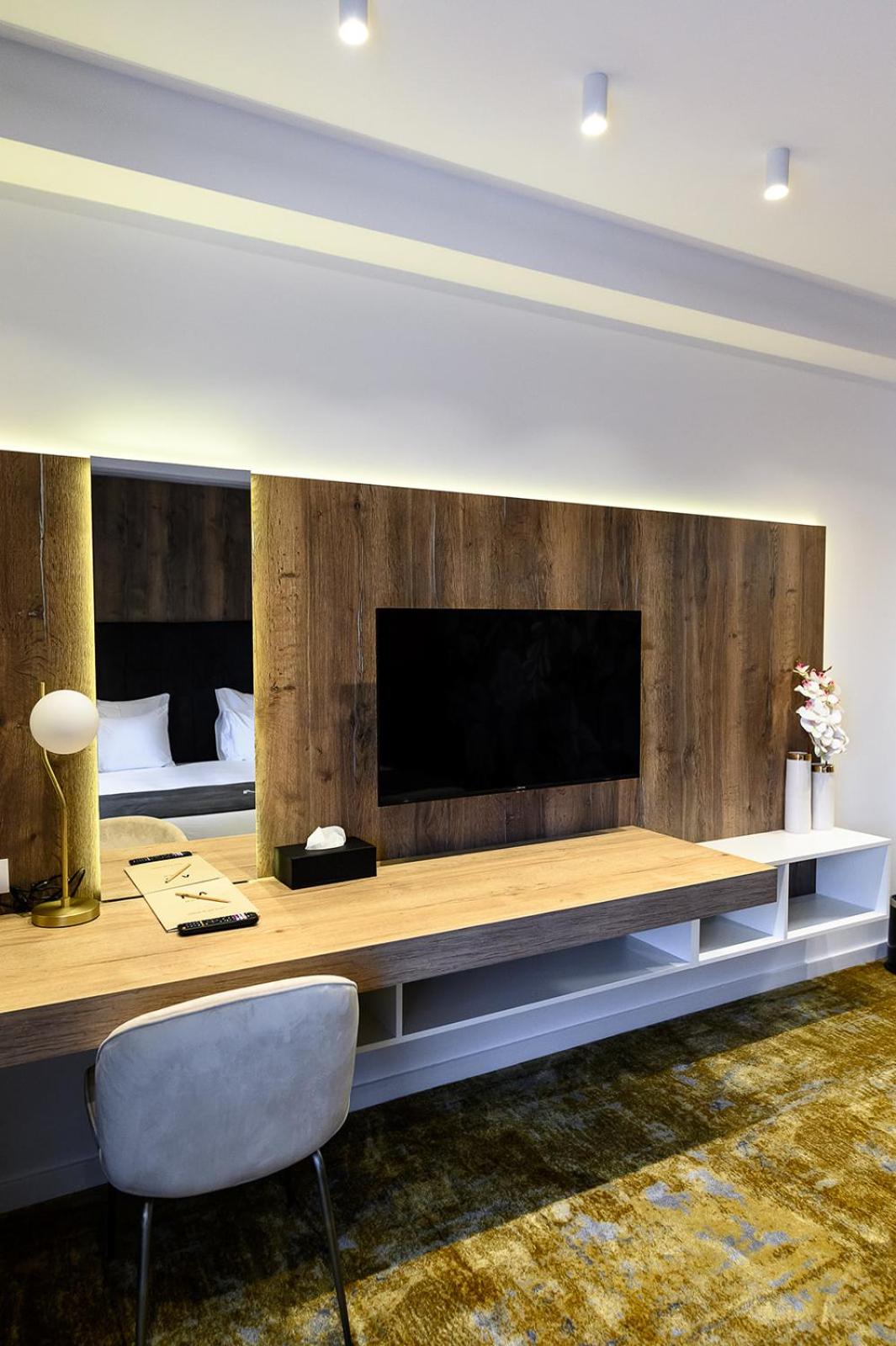 Deluxe Queen Room - Photo 1