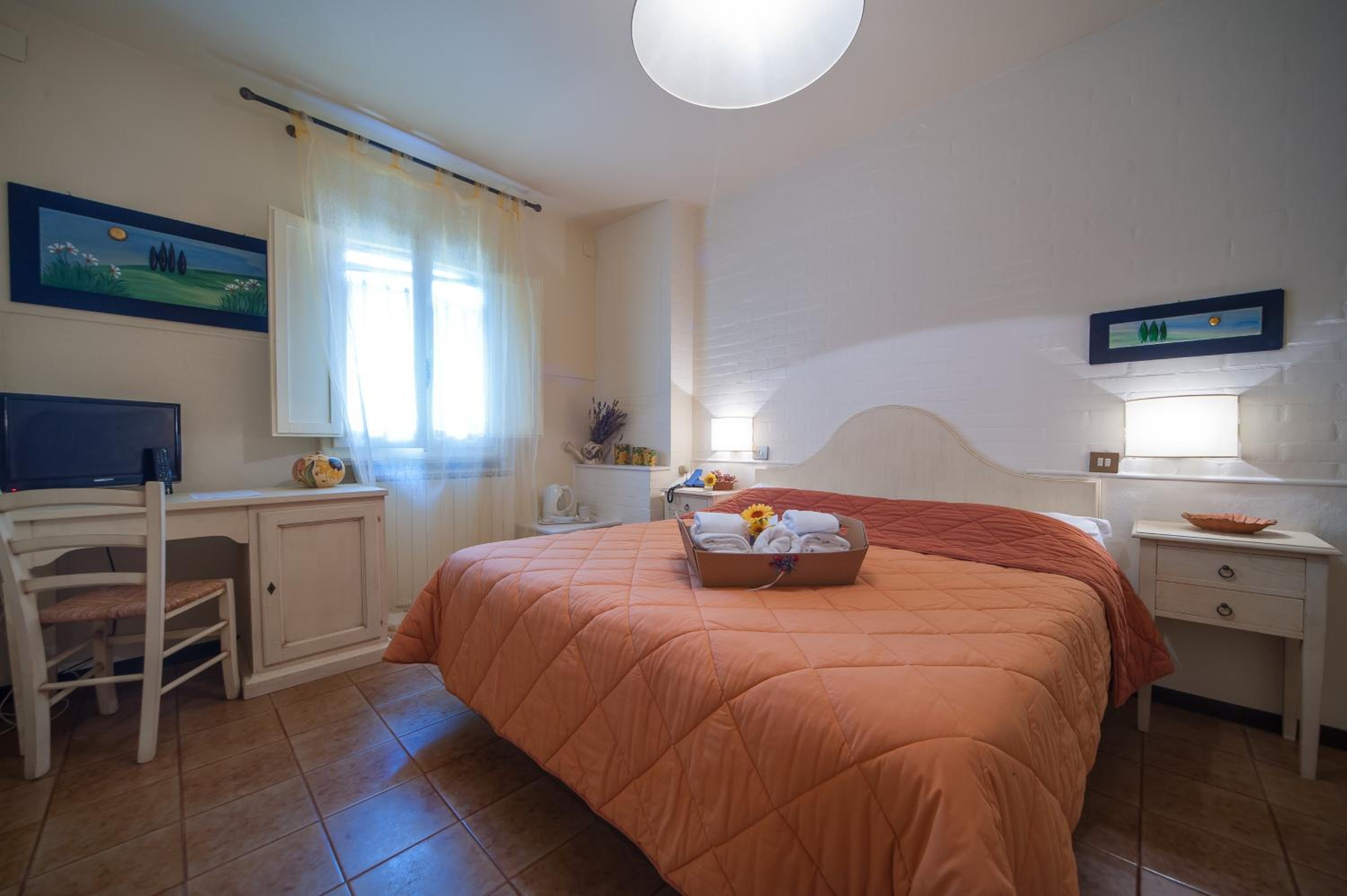Economy Double Room photo 3
