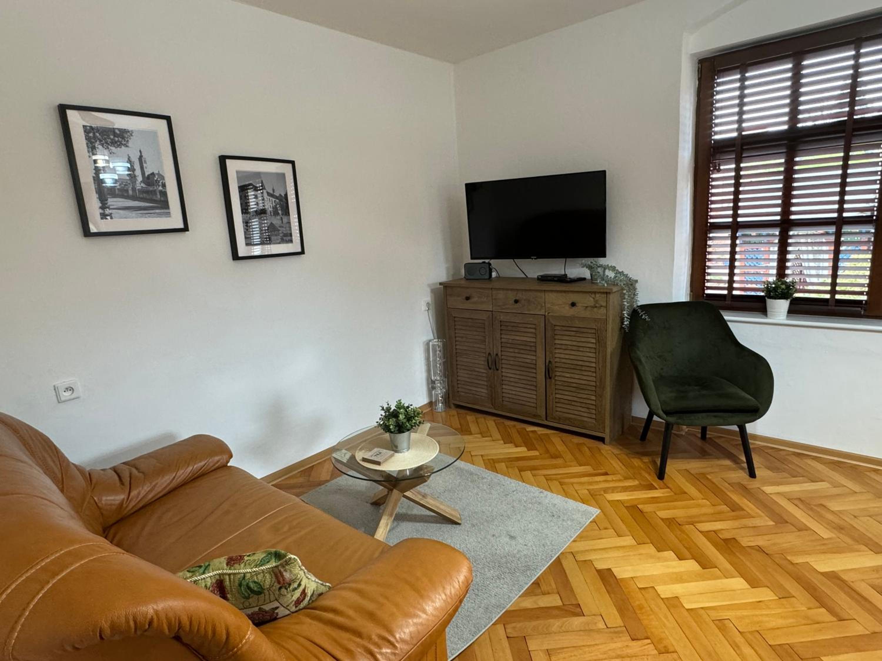 One-Bedroom Apartment photo 2