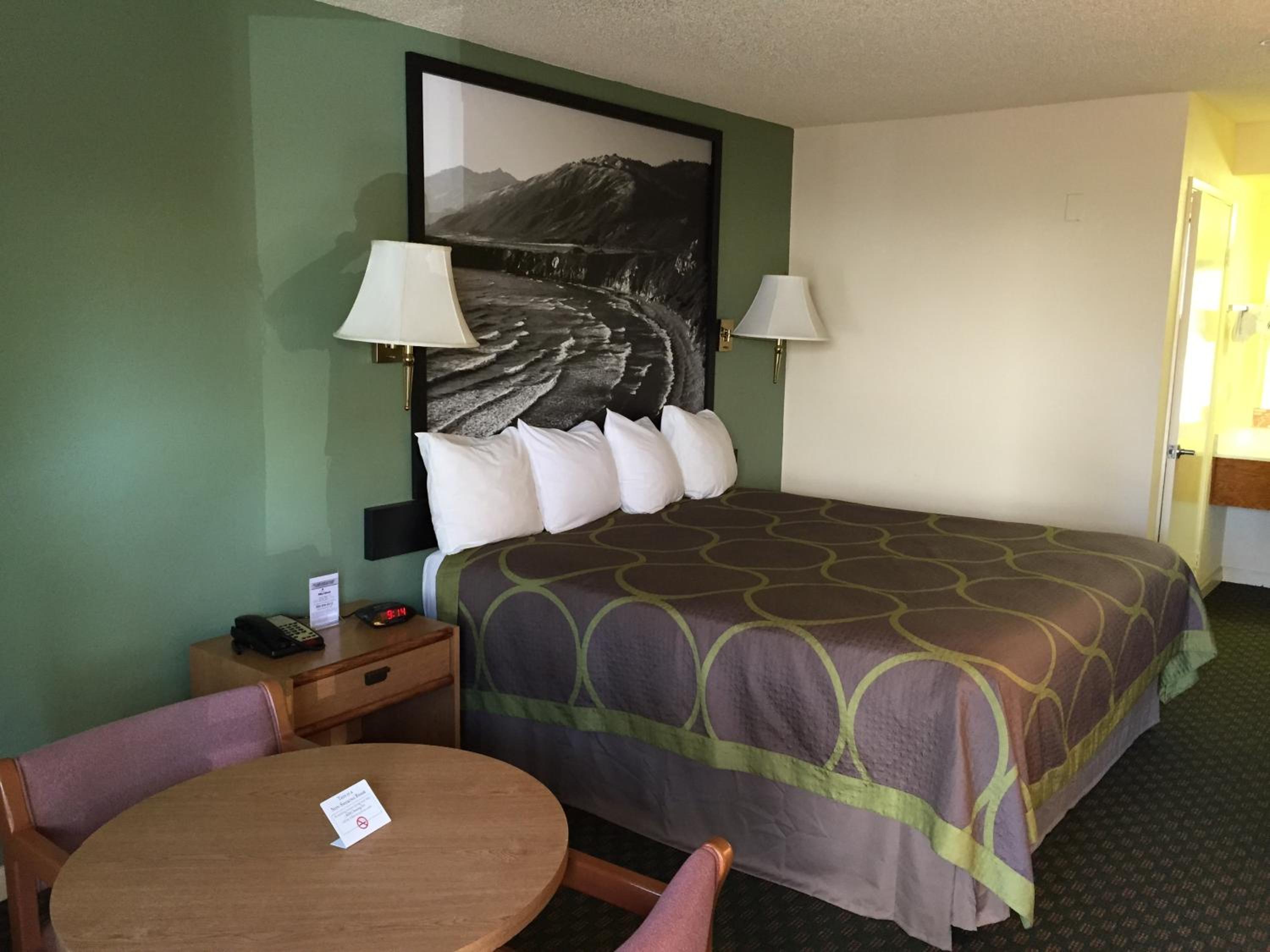 King Room- Non-Smoking - Photo 4