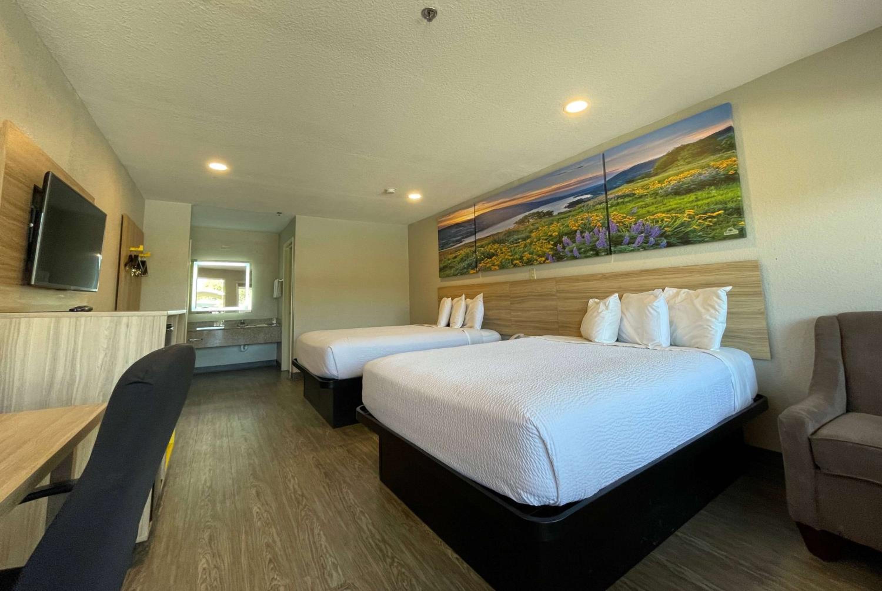 Queen Room with Two Queen Beds - Non-Smoking photo 1