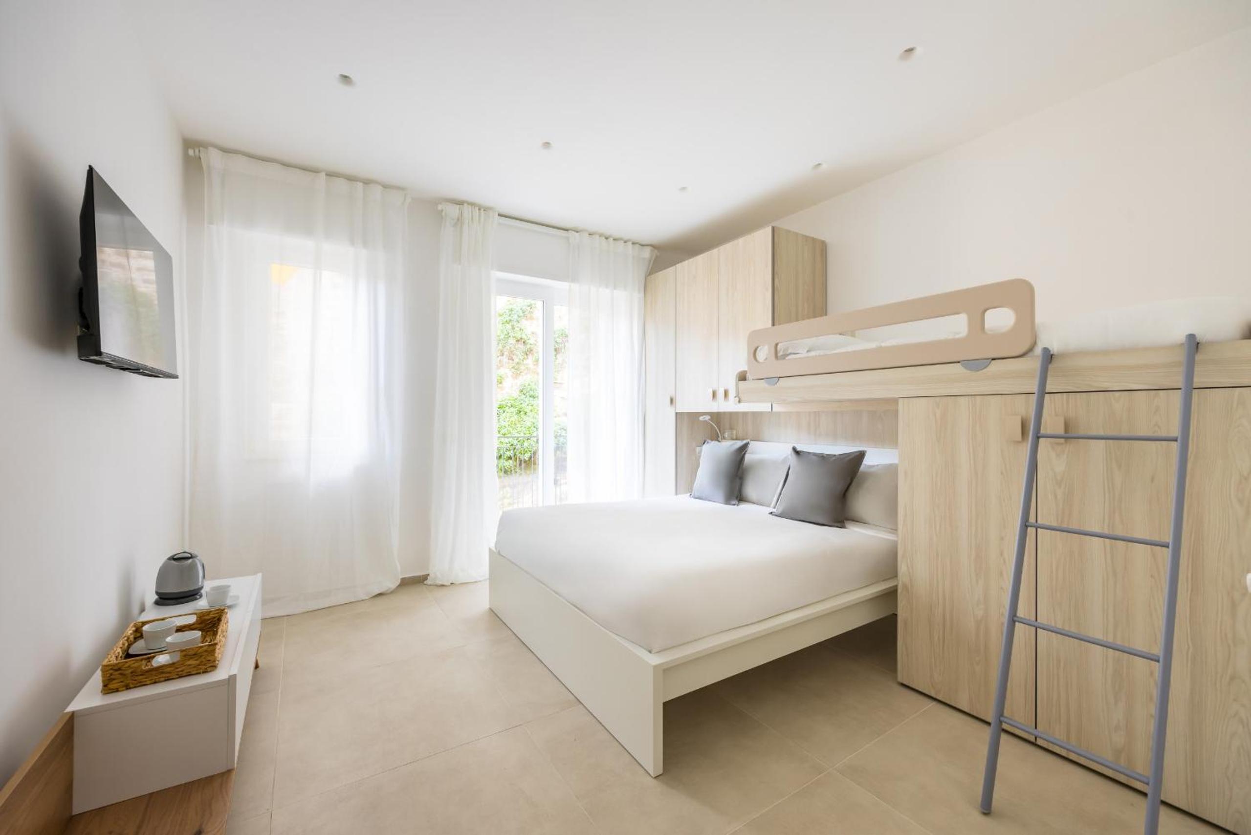 Triple Room with Balcony