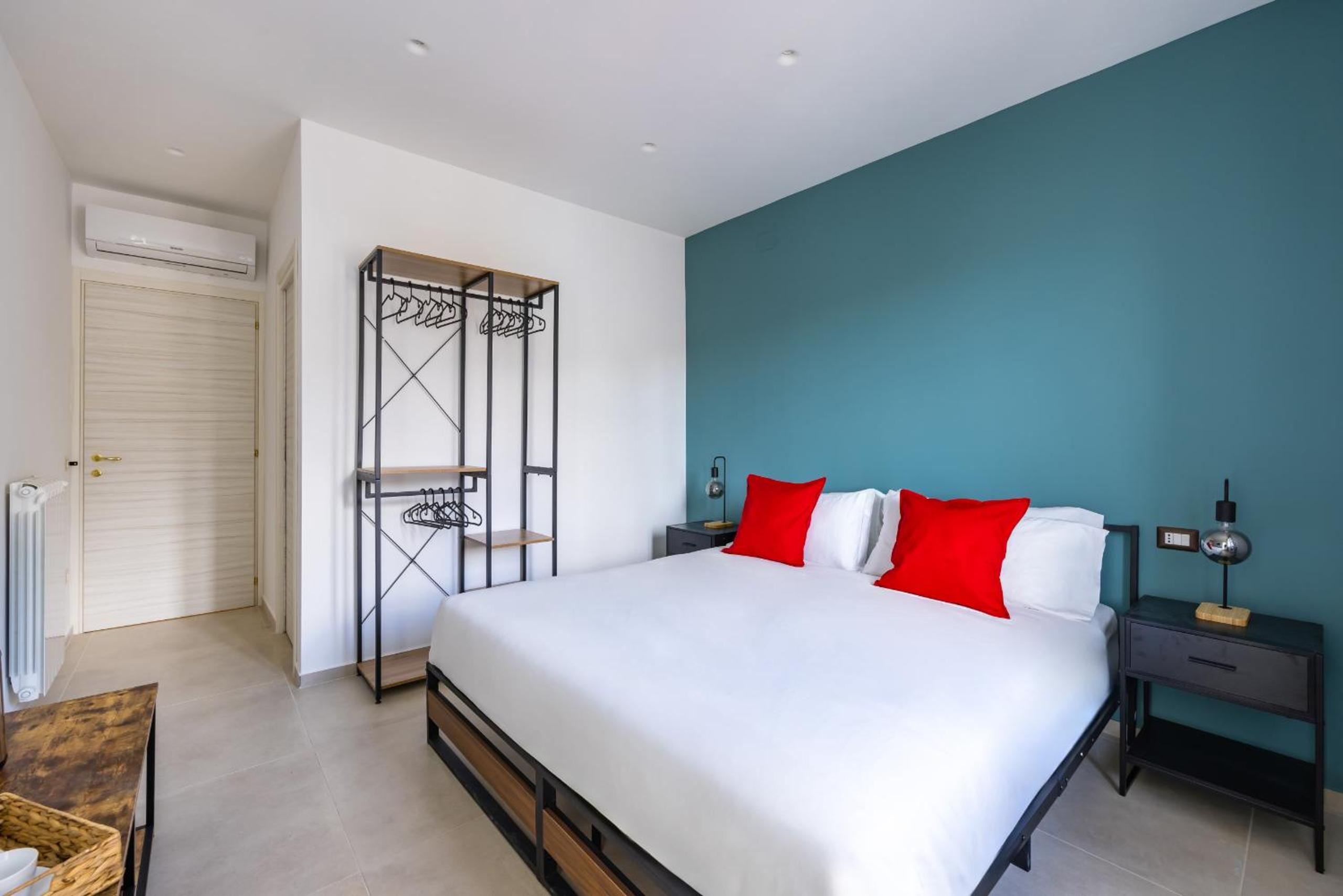 Standard Queen Room