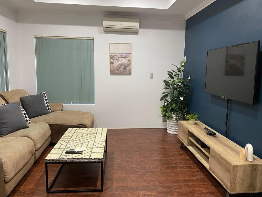 Four-Bedroom House photo 3
