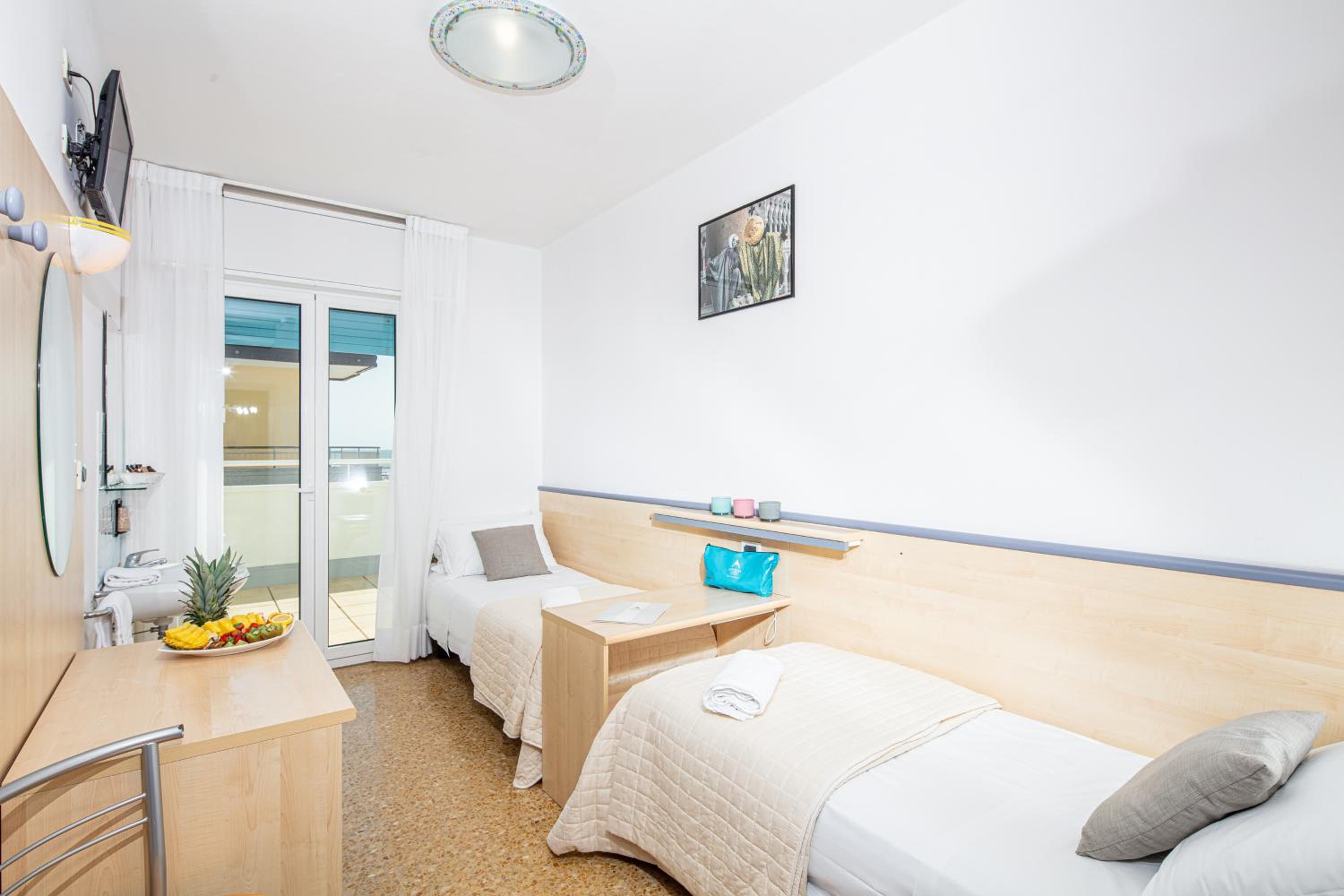 Family Suite with Terrace and Sea View - Photo 4
