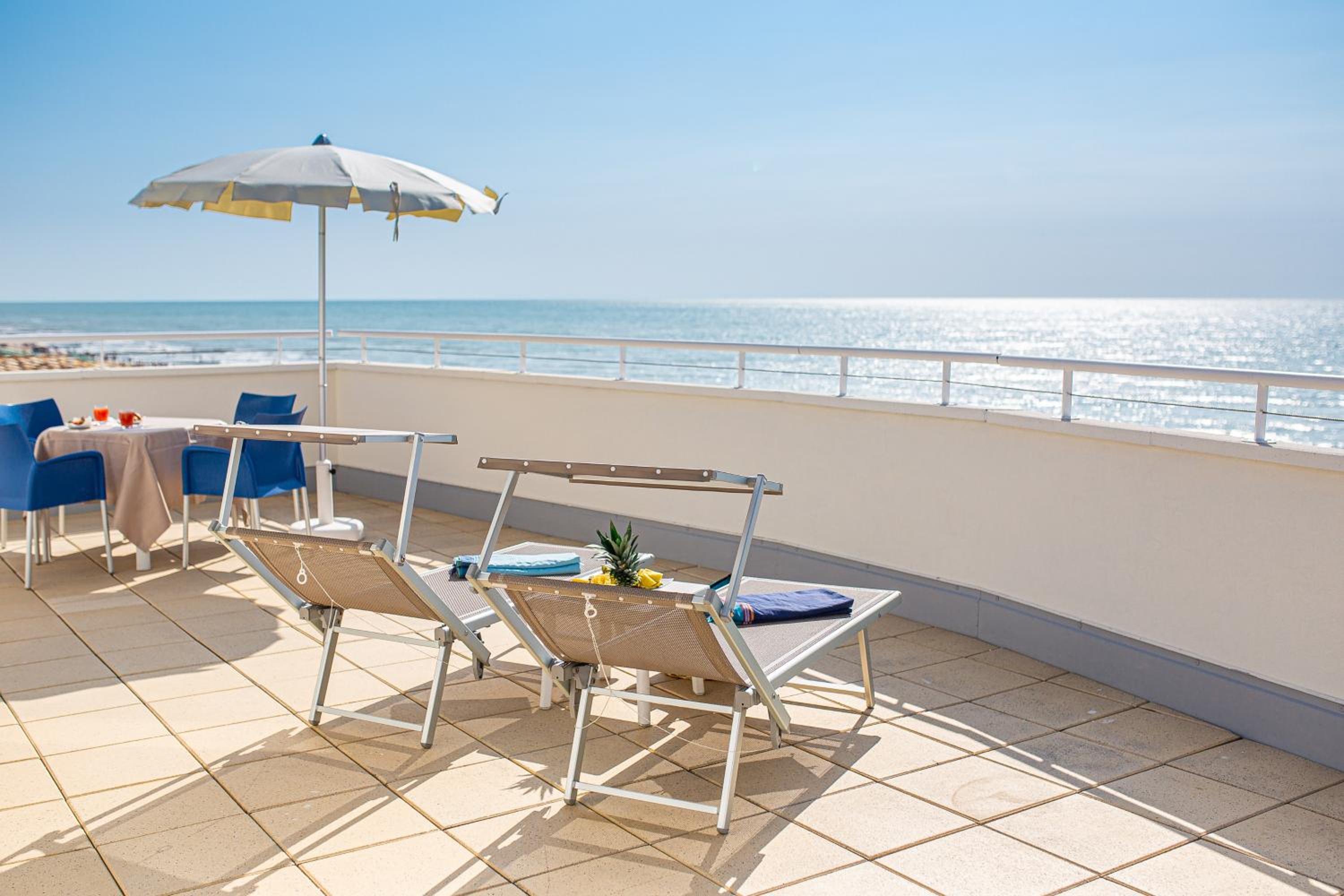 Family Suite with Terrace and Sea View - Photo 2