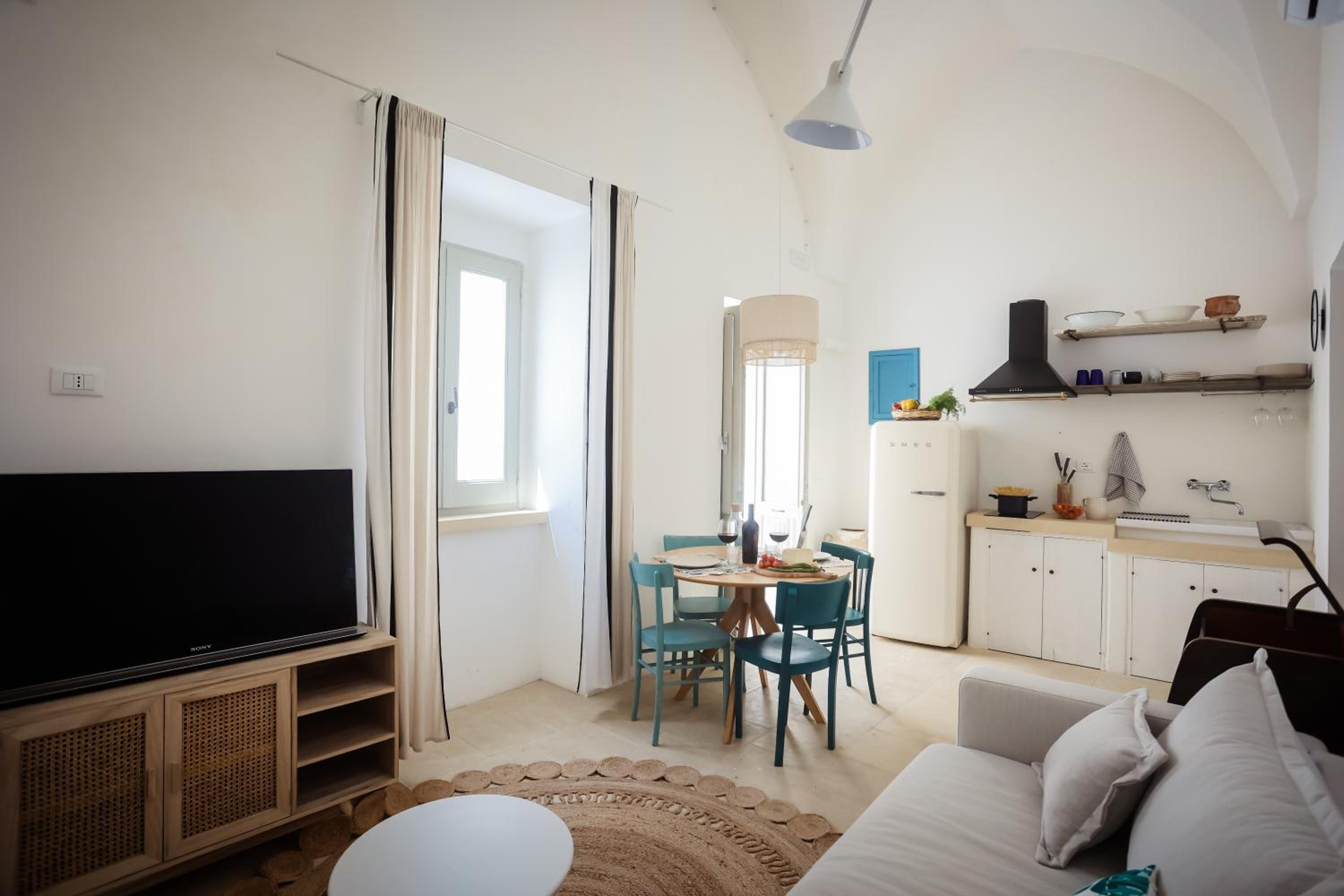 One-Bedroom Apartment photo 1