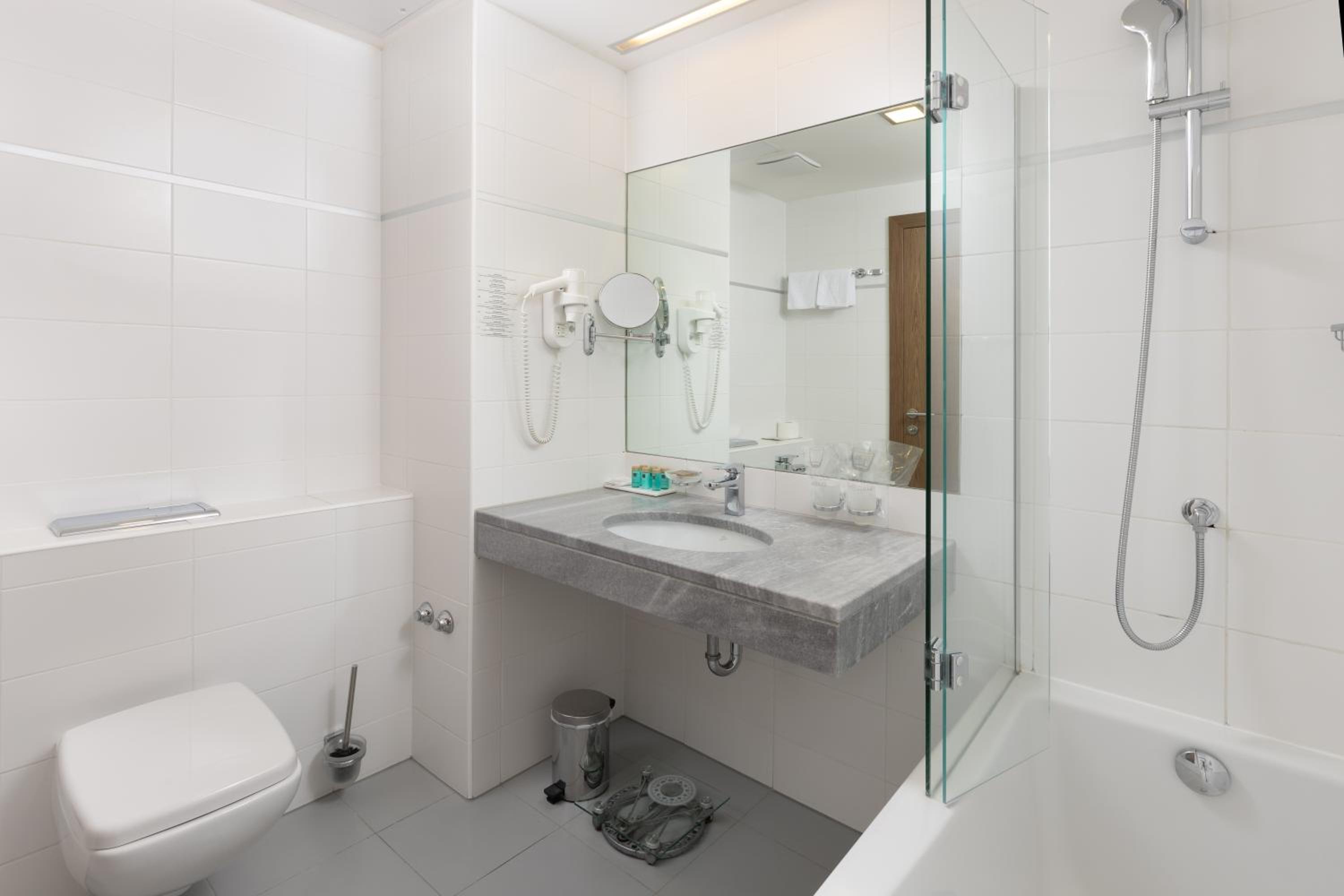 Superior Double Room with Balcony with Park View - Photo 2