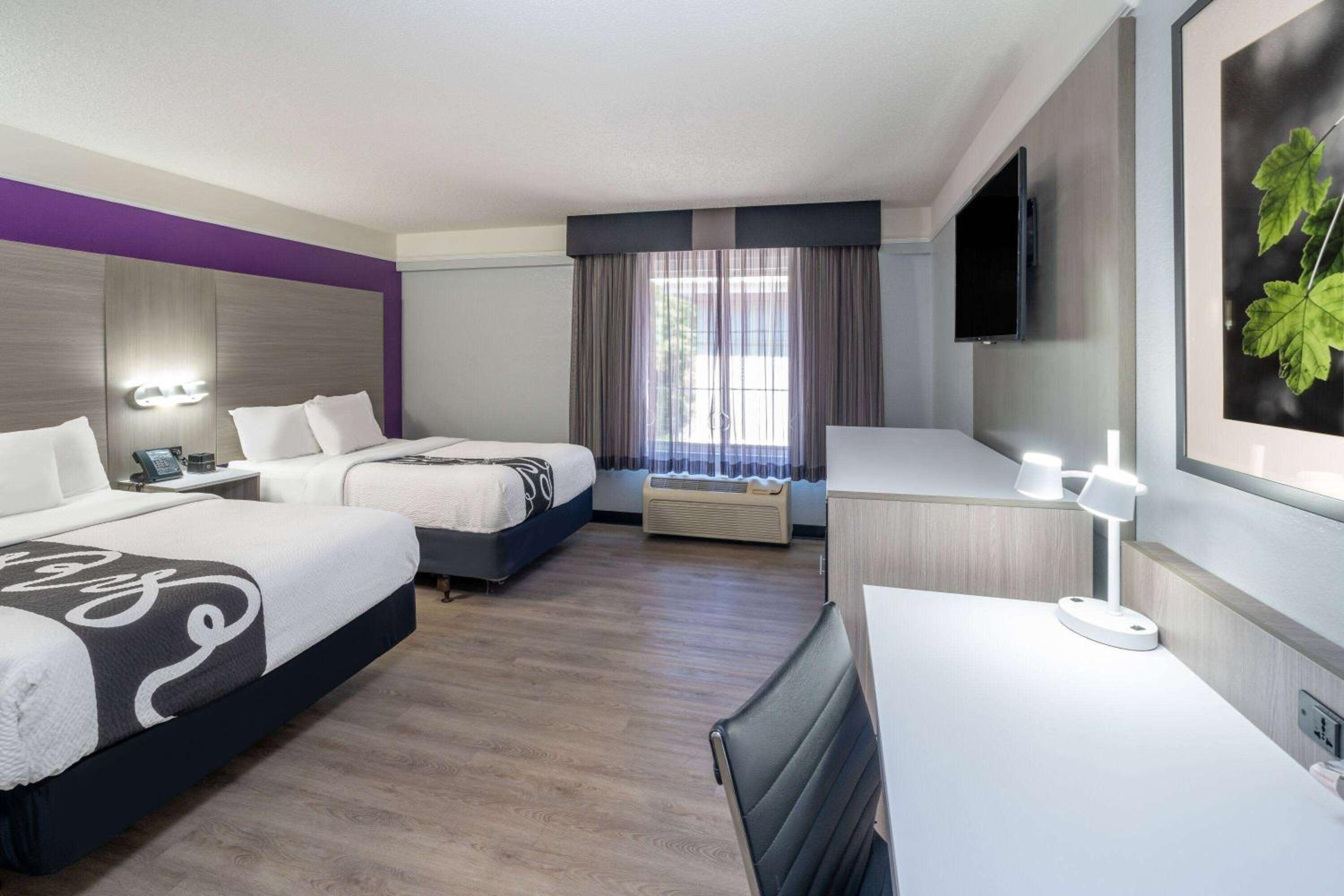 Double Room with Two Double Beds - Mobility/Hearing Accessible - Non-Smoking - Photo 2
