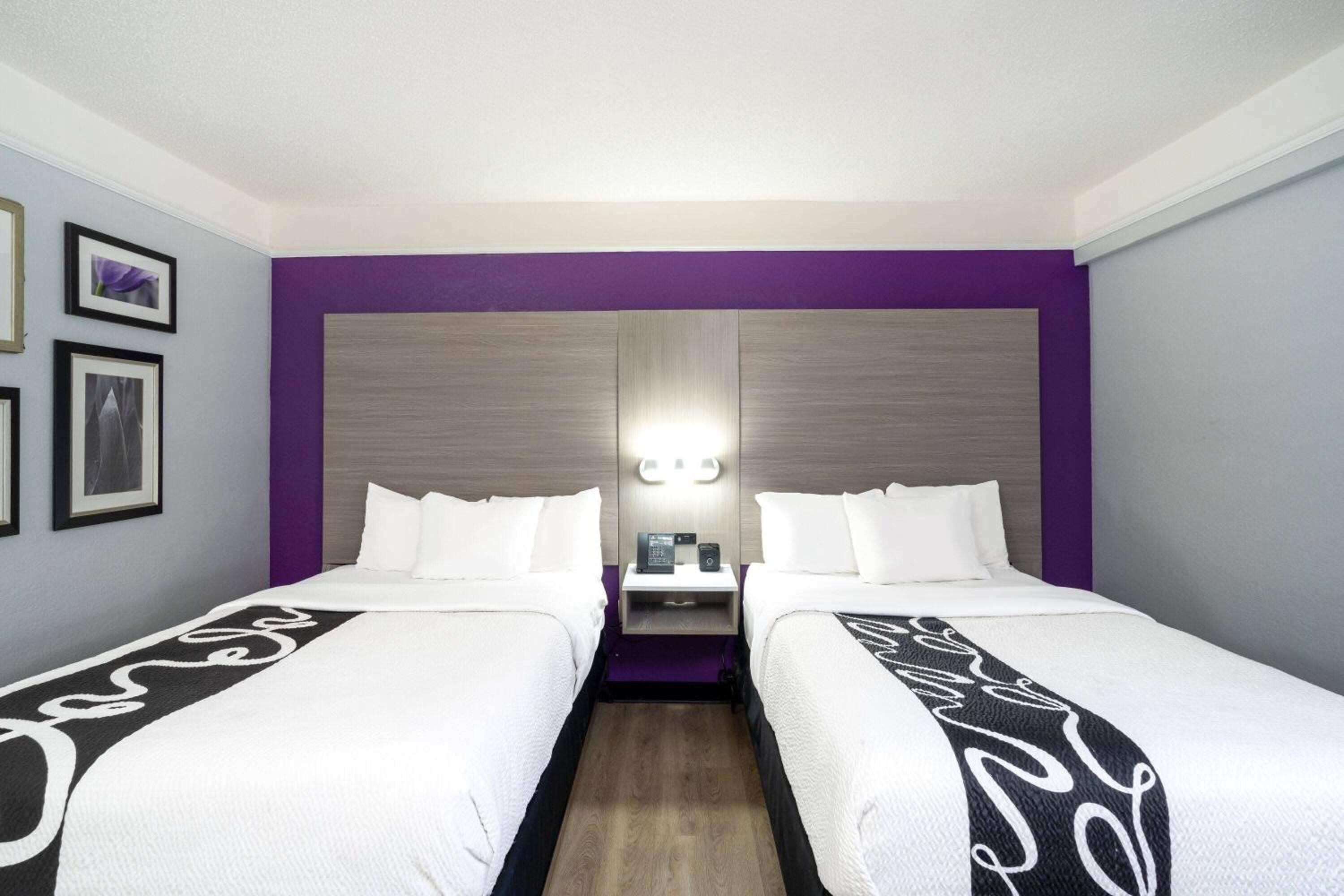Double Room with Two Double Beds - Mobility/Hearing Accessible - Non-Smoking - Photo 3