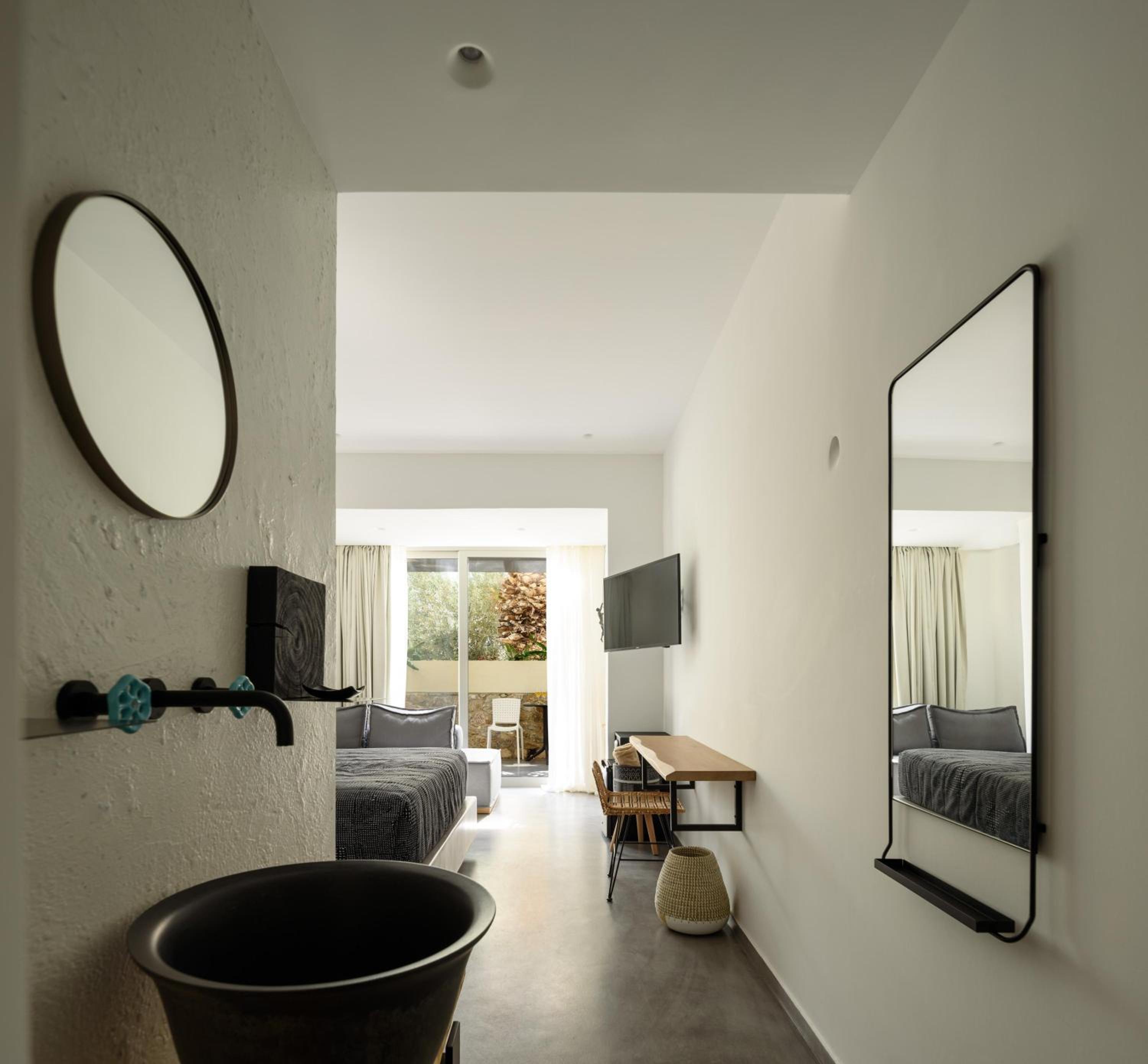 Junior Suite with Spa Bath - Photo 3