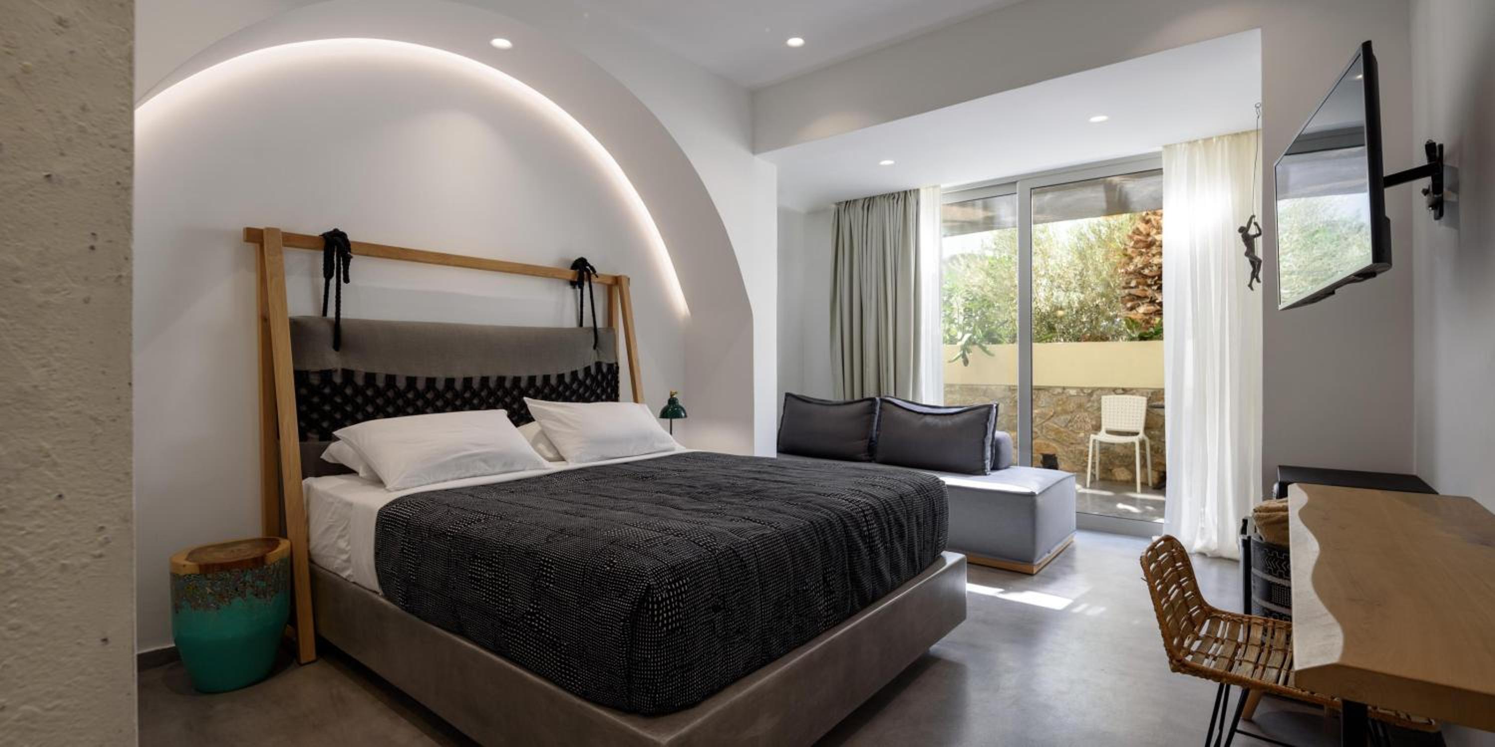 Junior Suite with Spa Bath - Photo 4