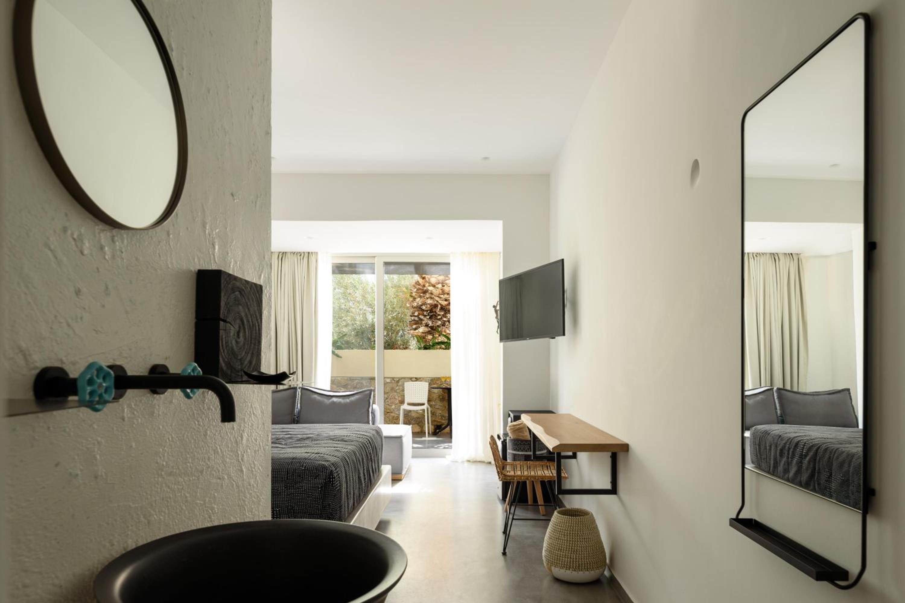 Junior Suite with Spa Bath - Photo 10