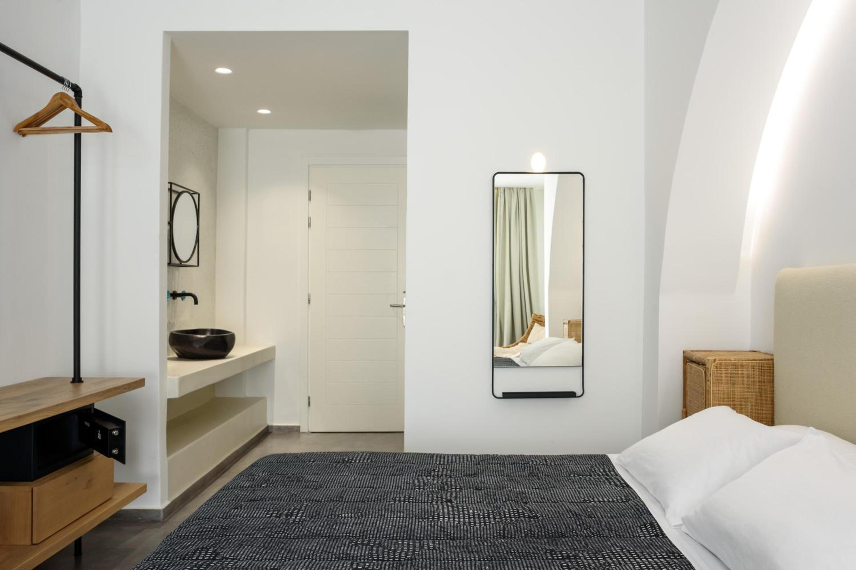 Junior Suite with Spa Bath - Photo 22