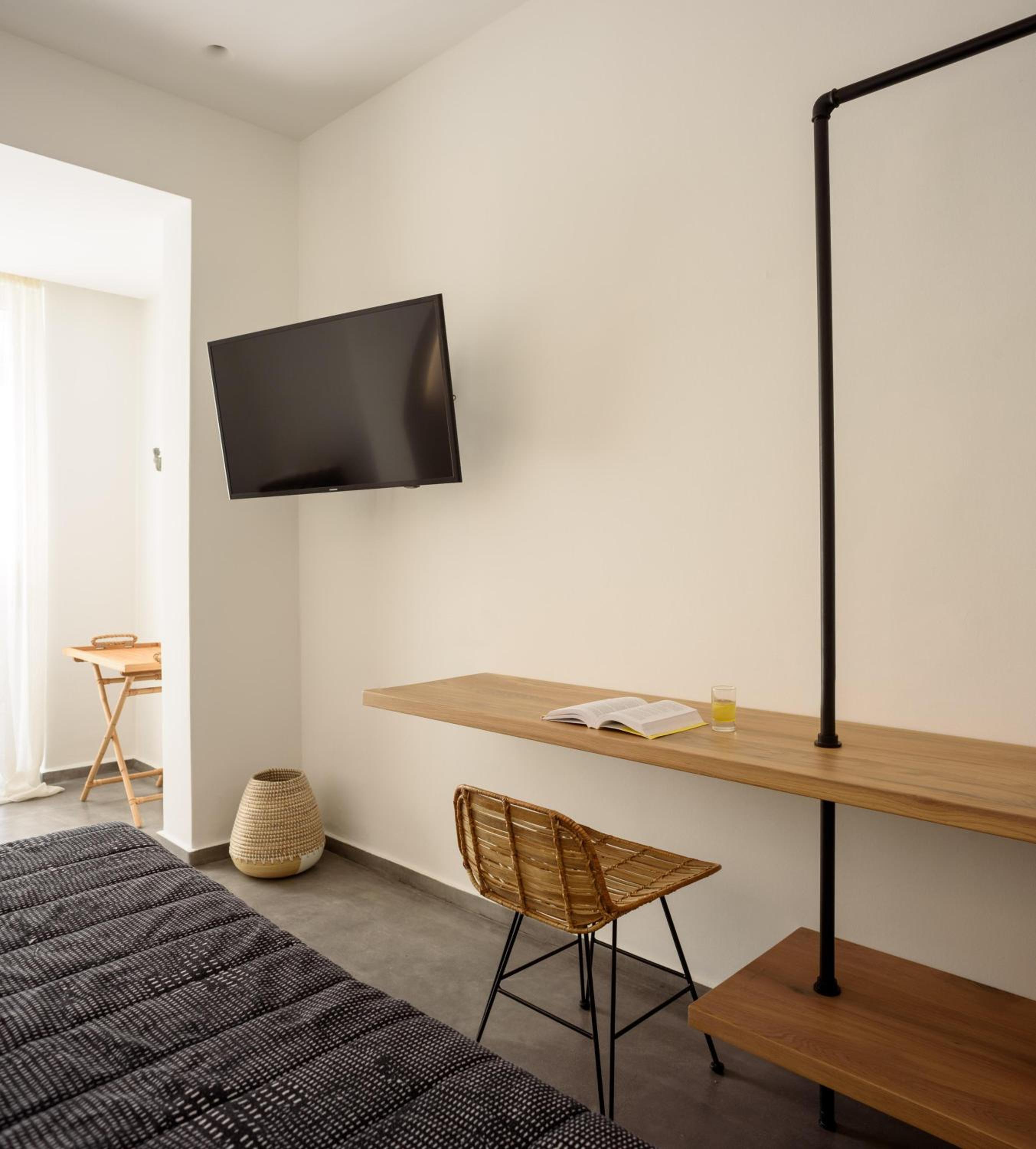 Junior Suite with Spa Bath - Photo 23