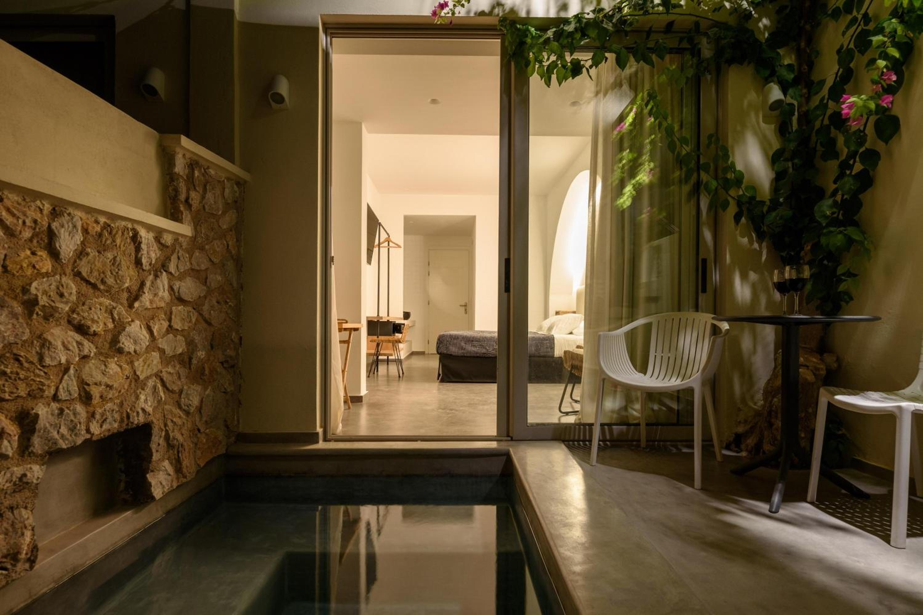 Junior Suite with Spa Bath - Photo 8