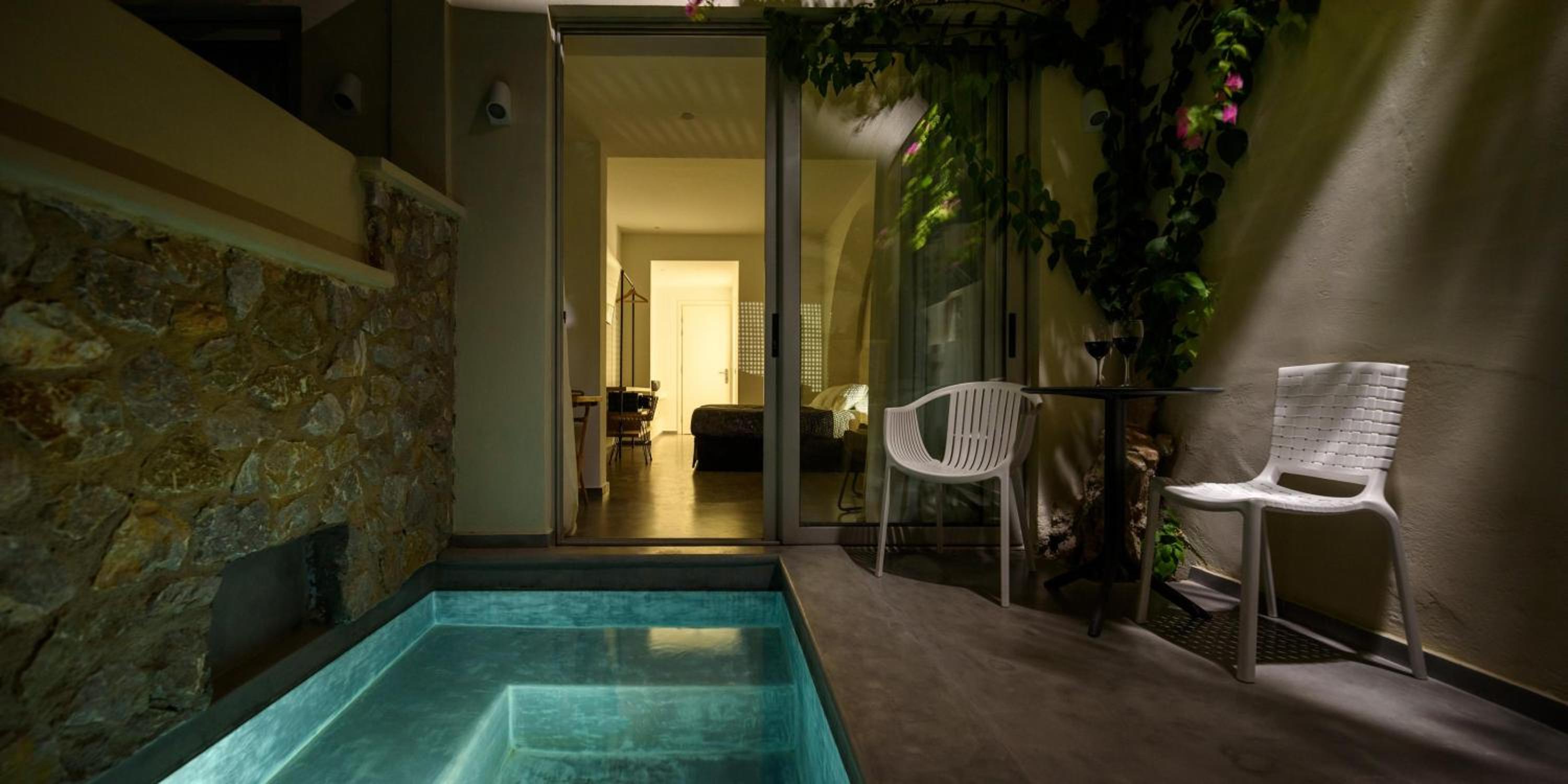 Junior Suite with Spa Bath - Photo 9