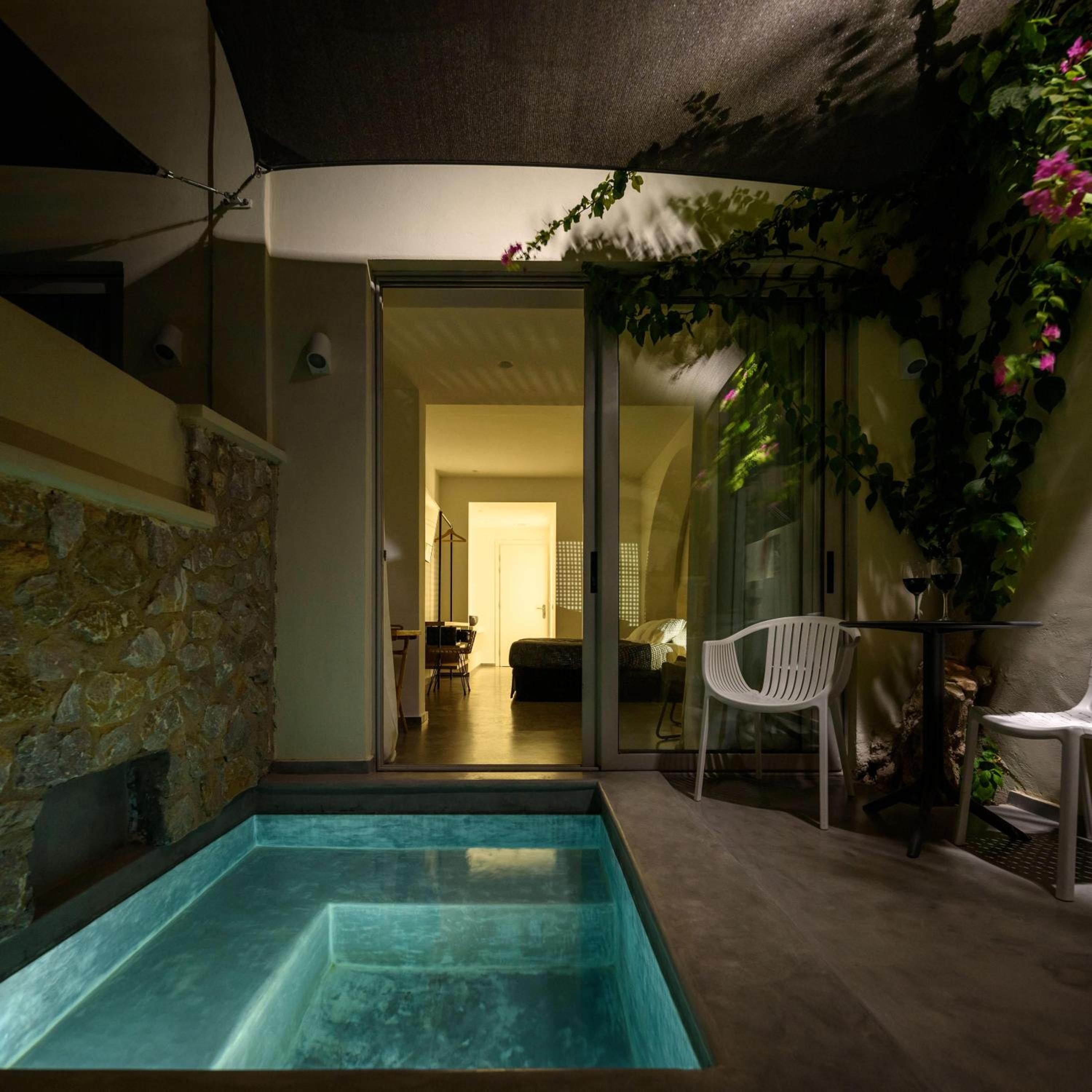 Junior Suite with Spa Bath - Photo 7