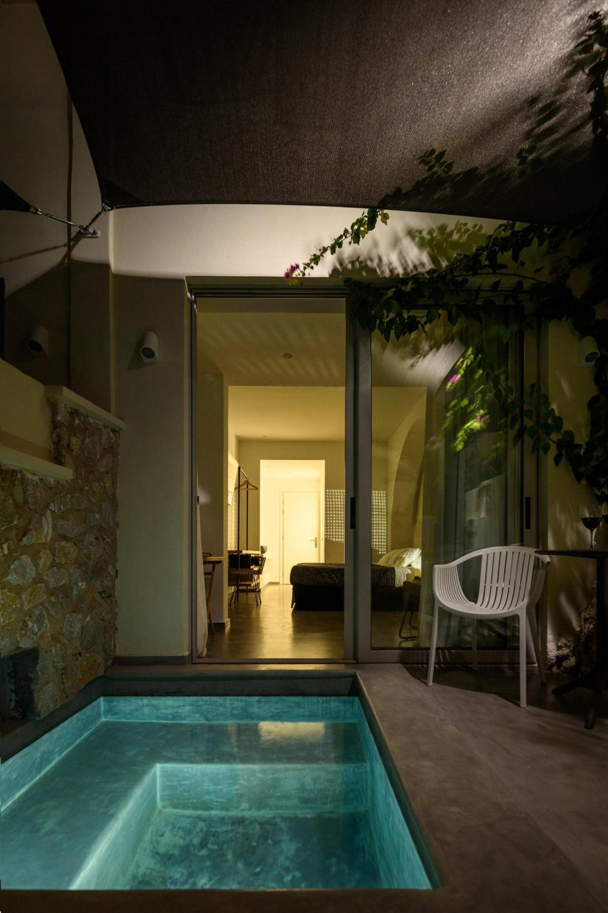 Junior Suite with Spa Bath - Photo 5
