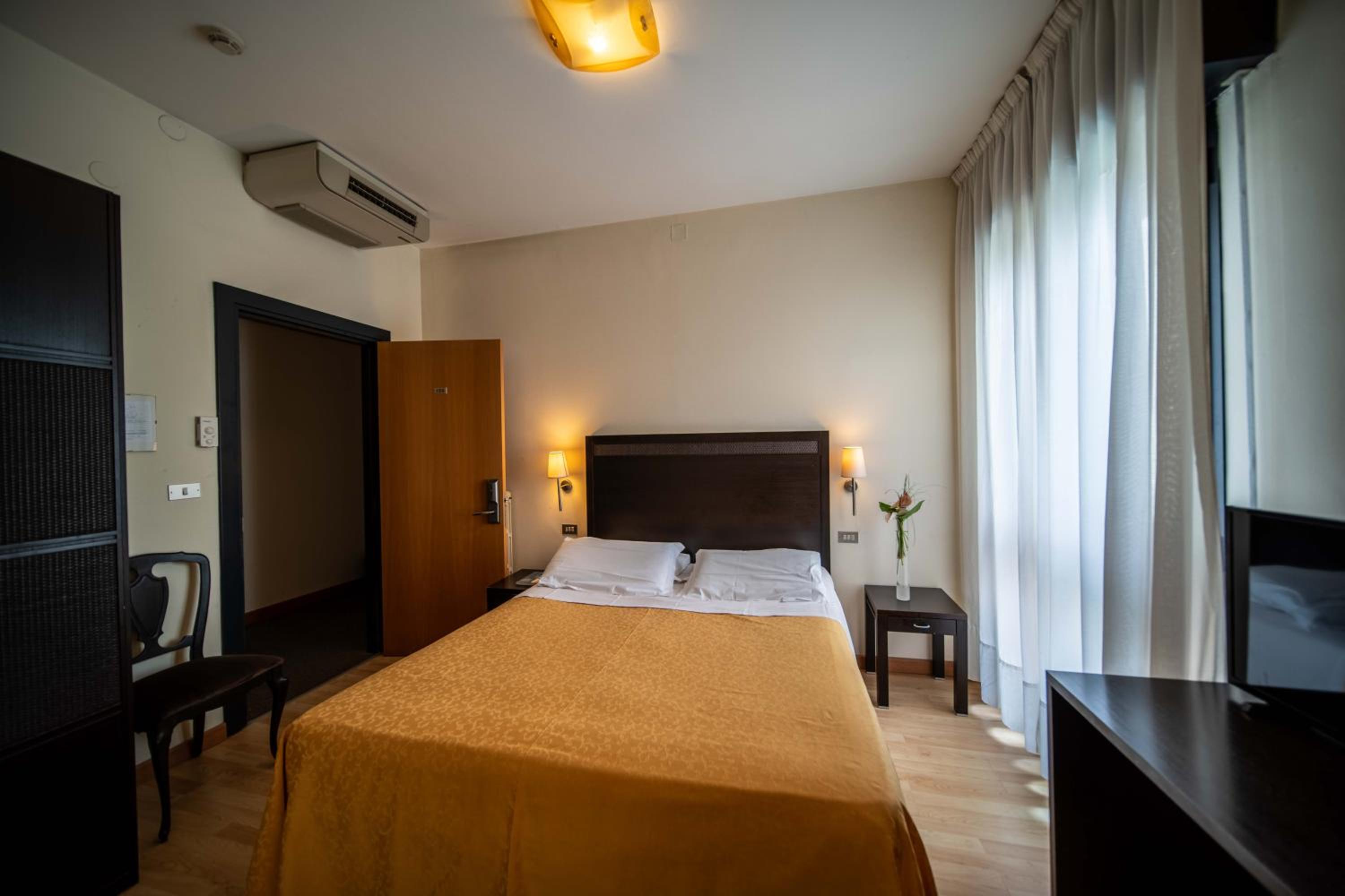Comfort Single Room with French Bed