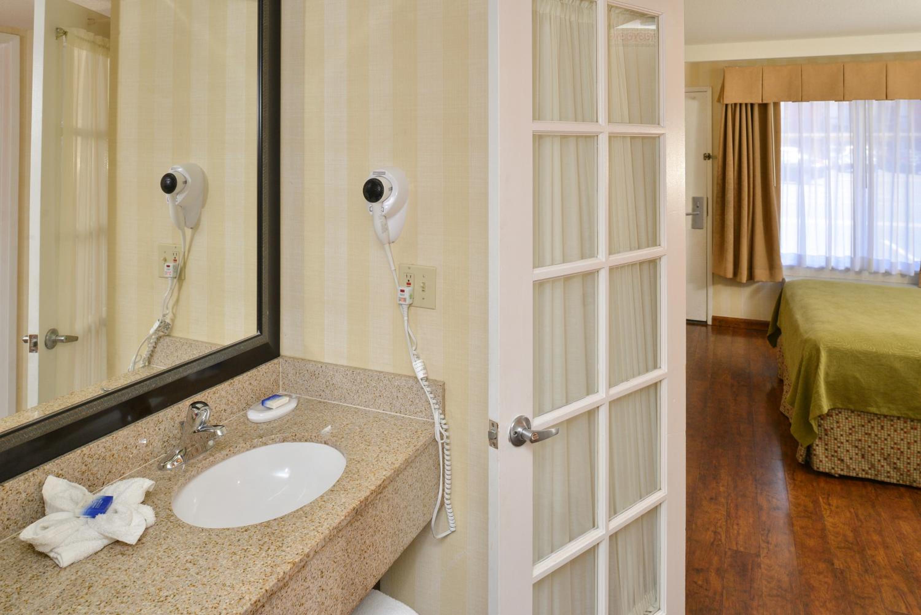 Two-Bedroom Kids Suite - Non-Smoking - Photo 6