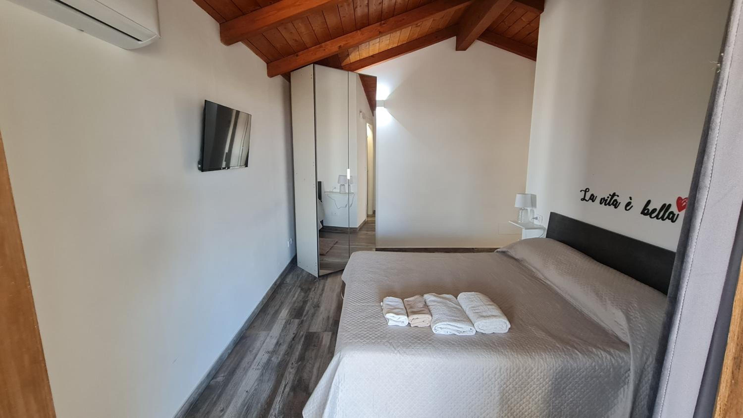 Queen Room with Spa Bath photo 1