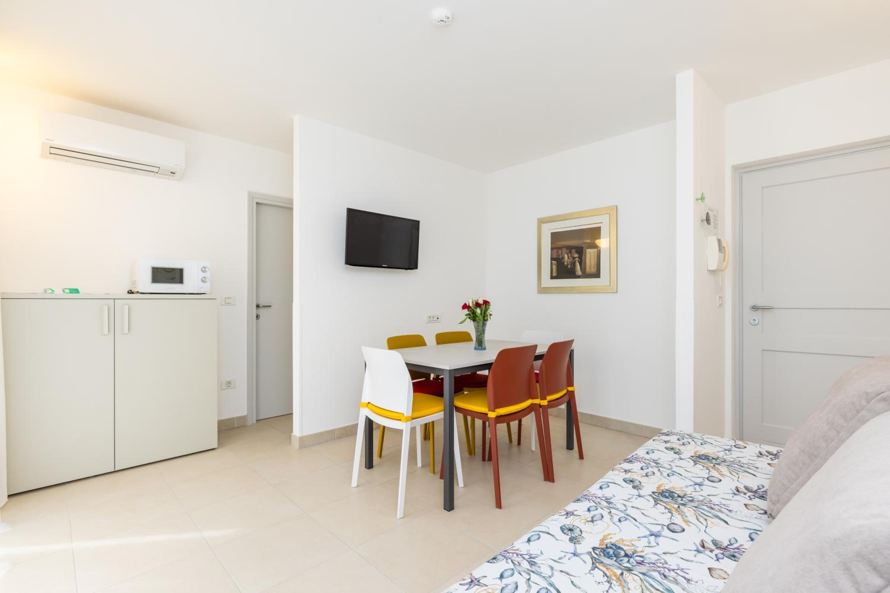 Apartment with Balcony photo 3