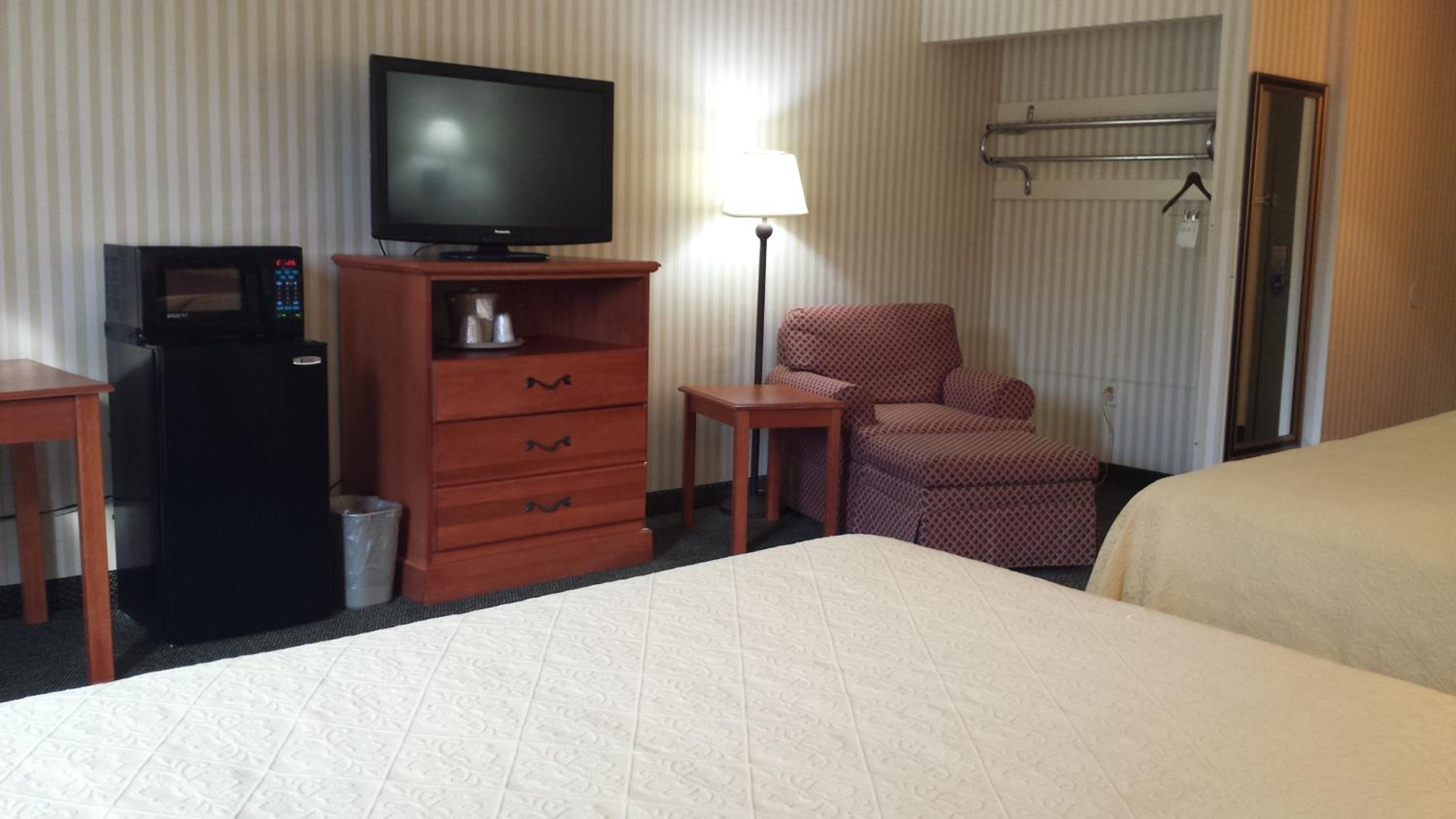 Double Room with Two Double Beds - Non-Smoking - Photo 2
