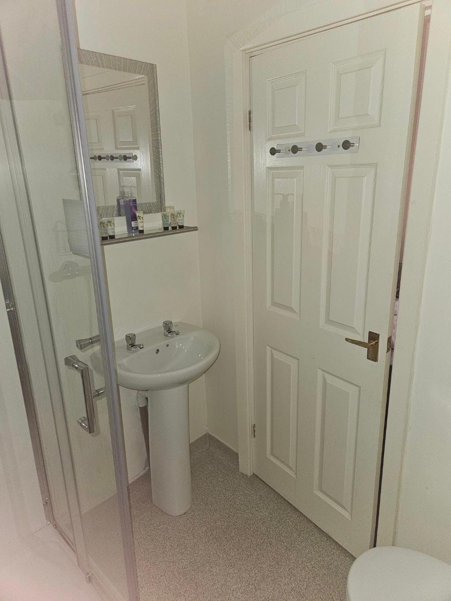 Twin Room with Shower photo 3