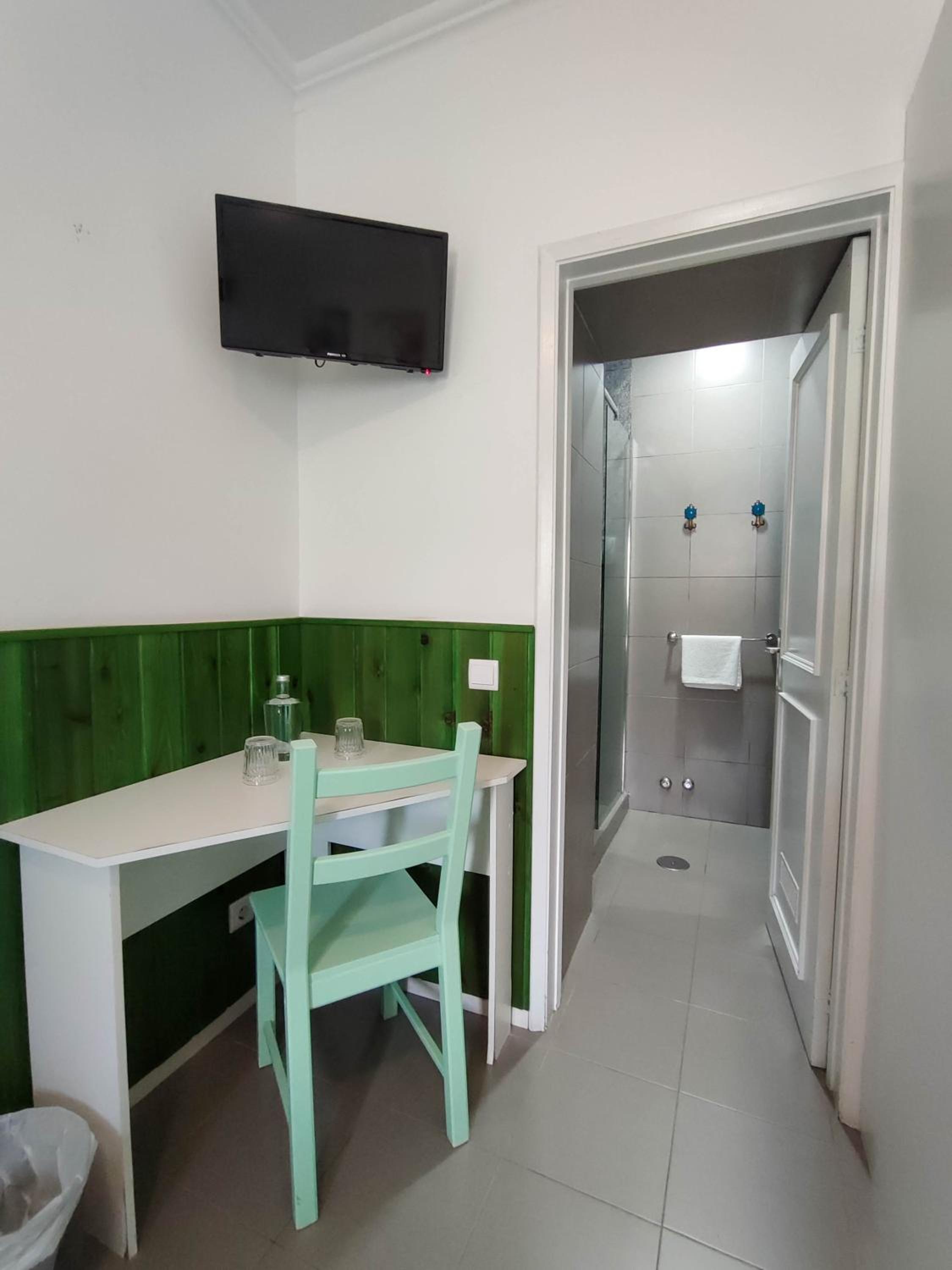 Economy Room photo 3