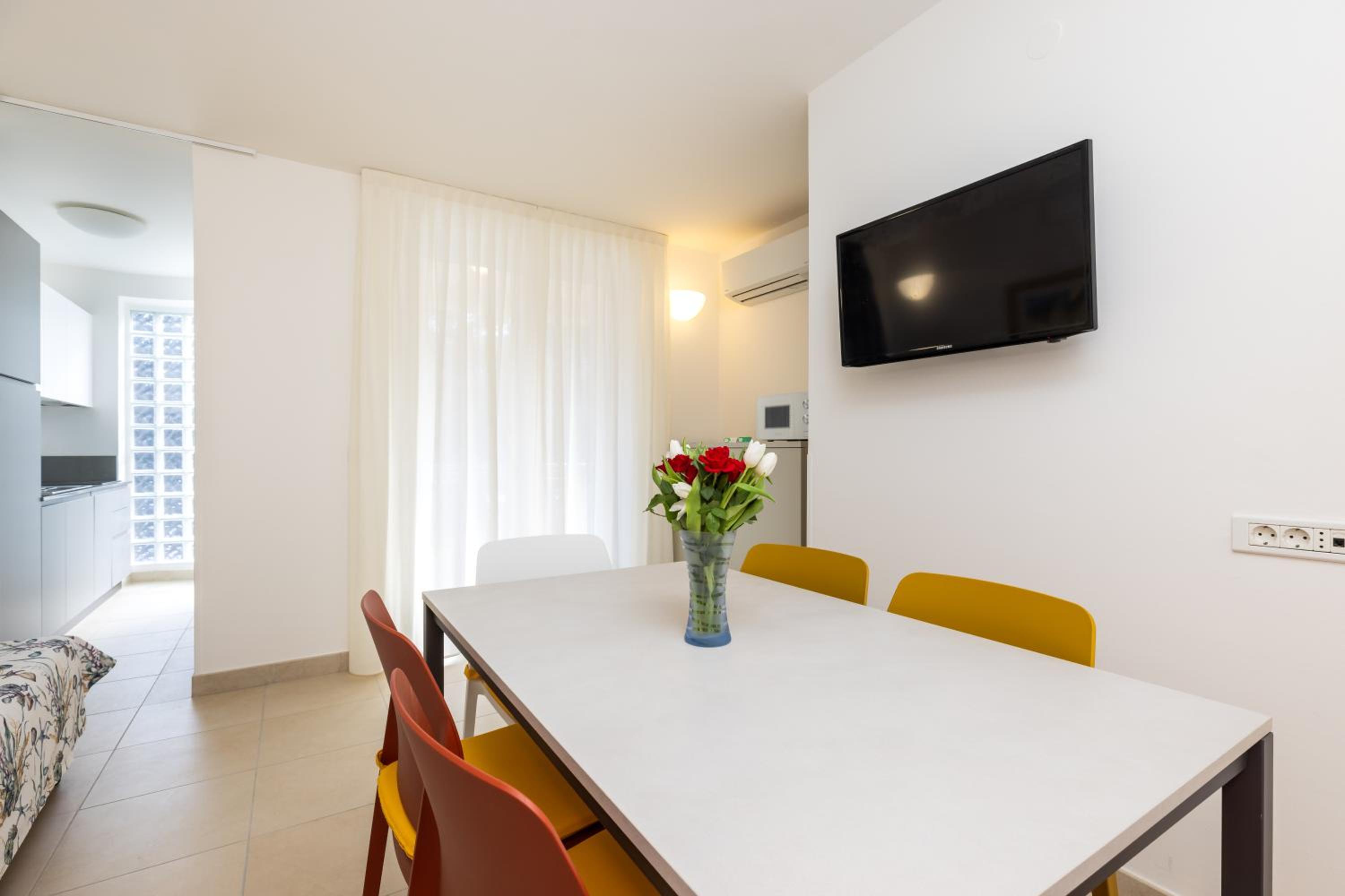 Apartment with Balcony photo 2