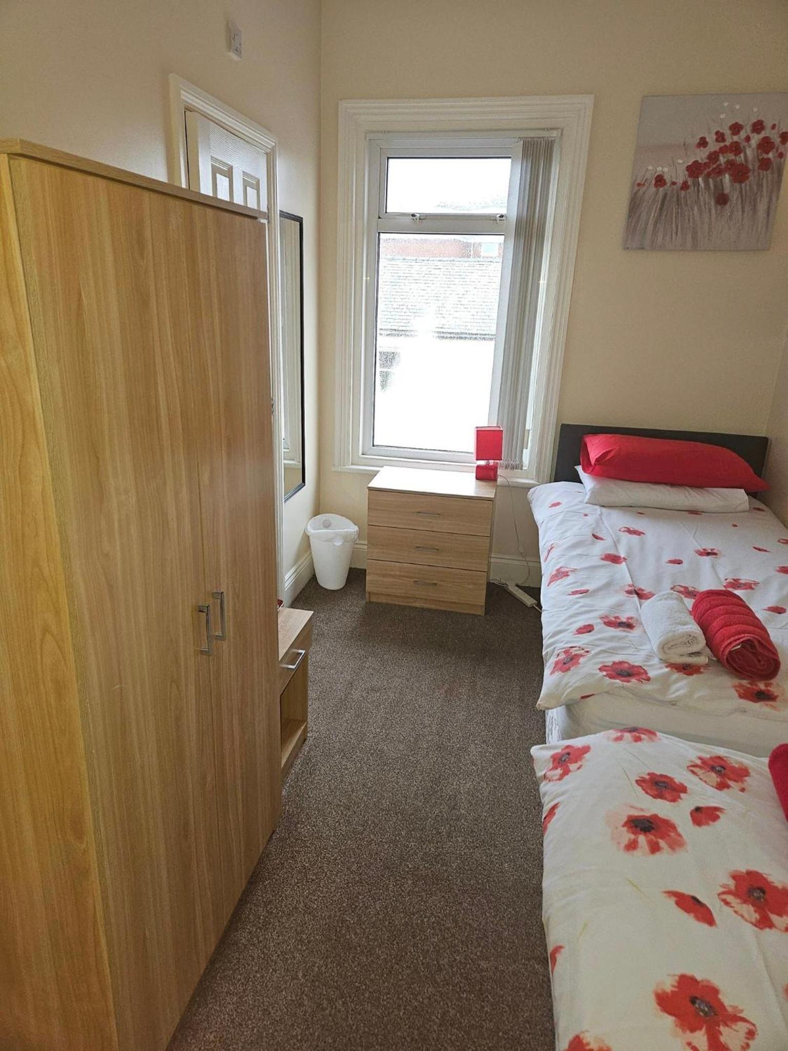 Twin Room with Shower photo 1
