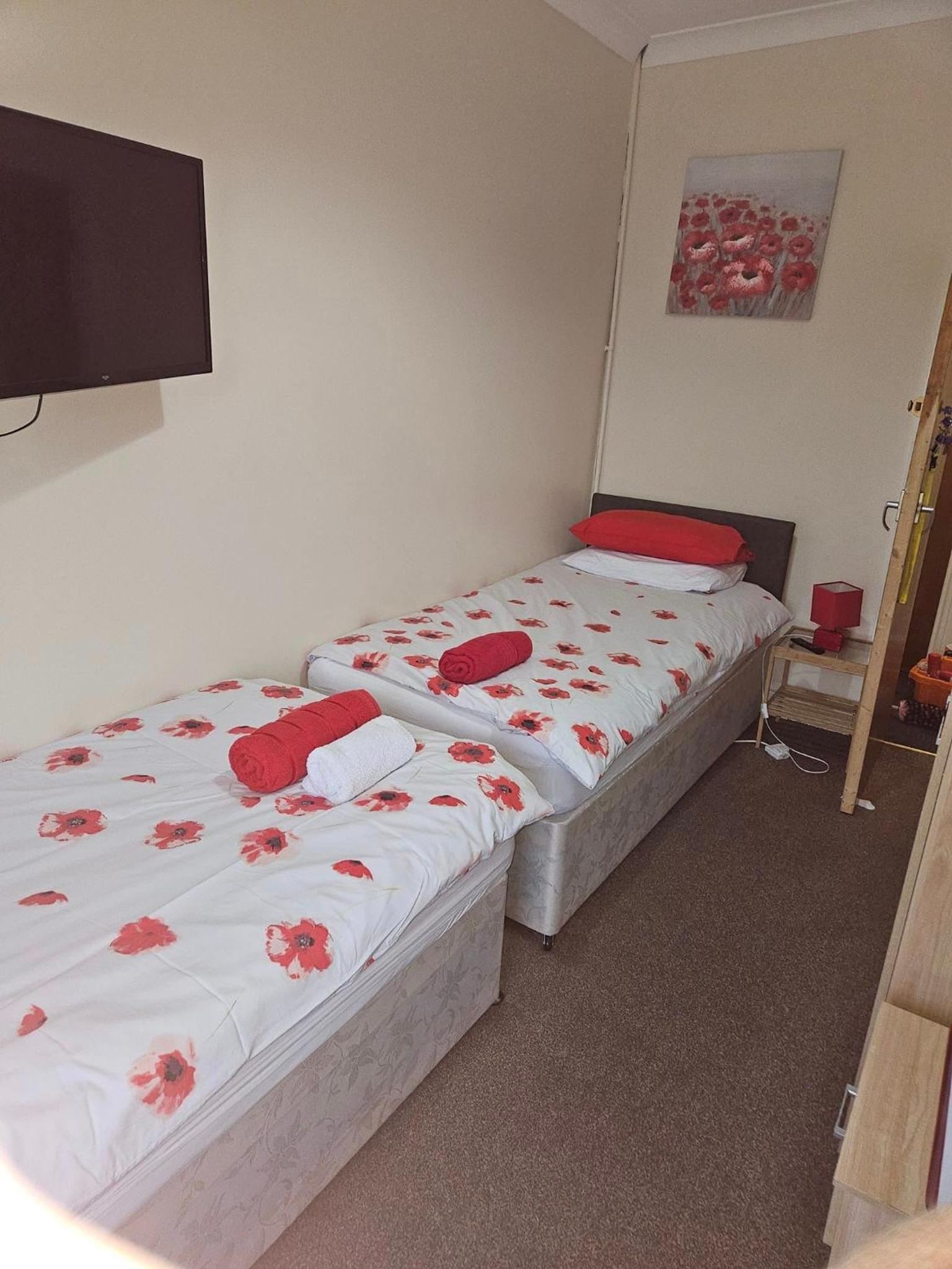 Twin Room with Private Bathroom photo 2