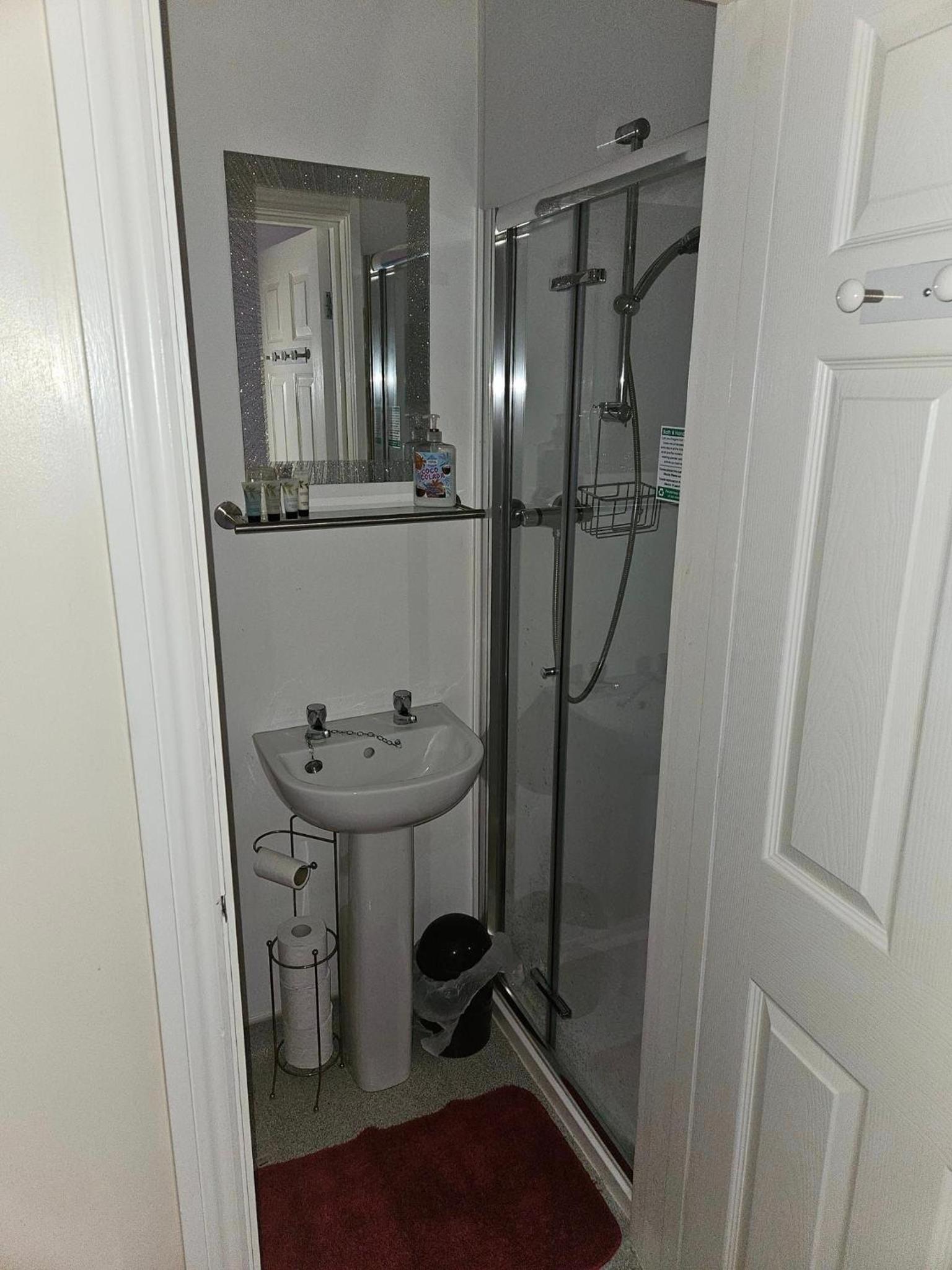 Twin Room with Shower photo 2