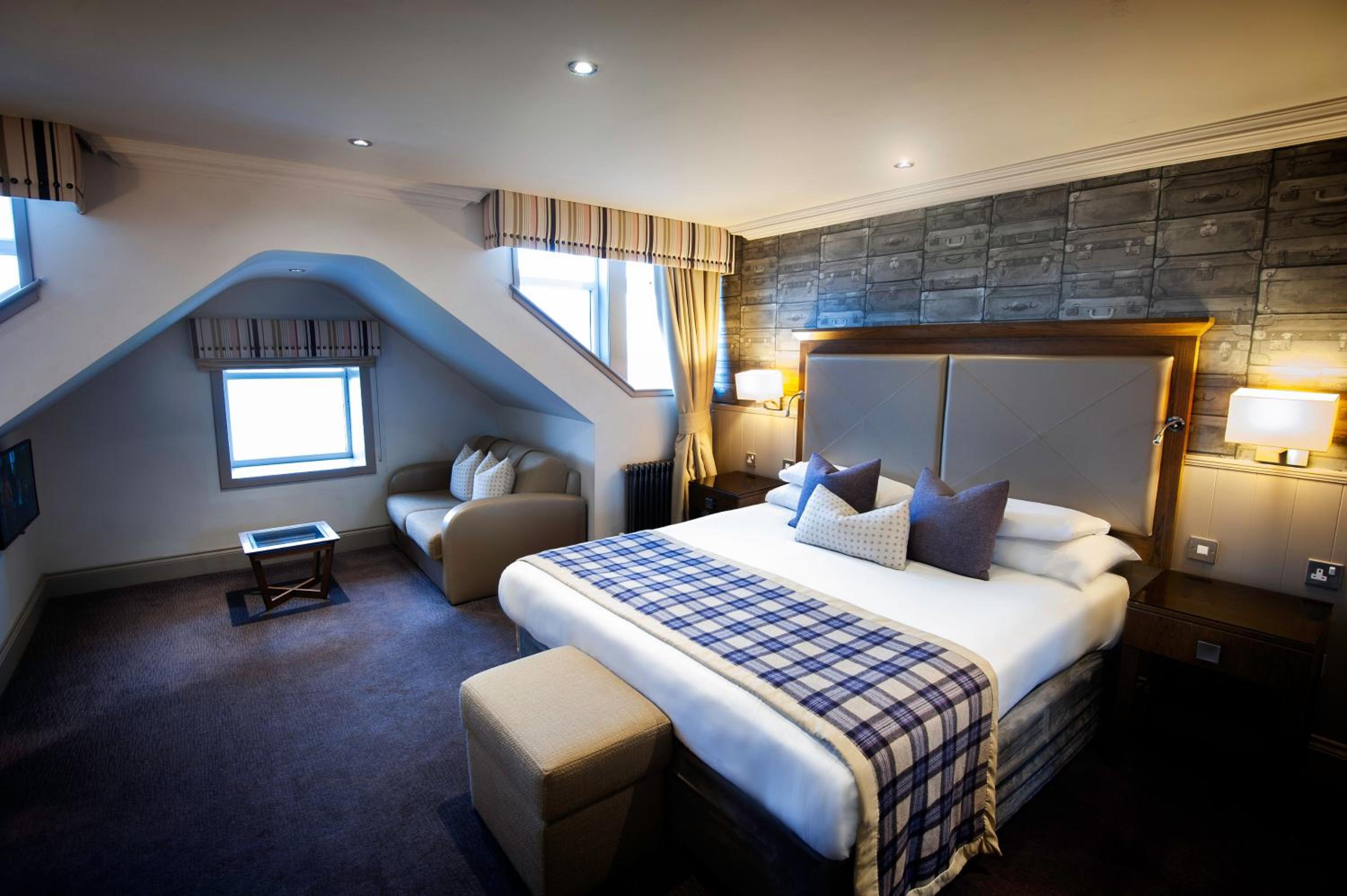 Deluxe Family Room - Photo 3