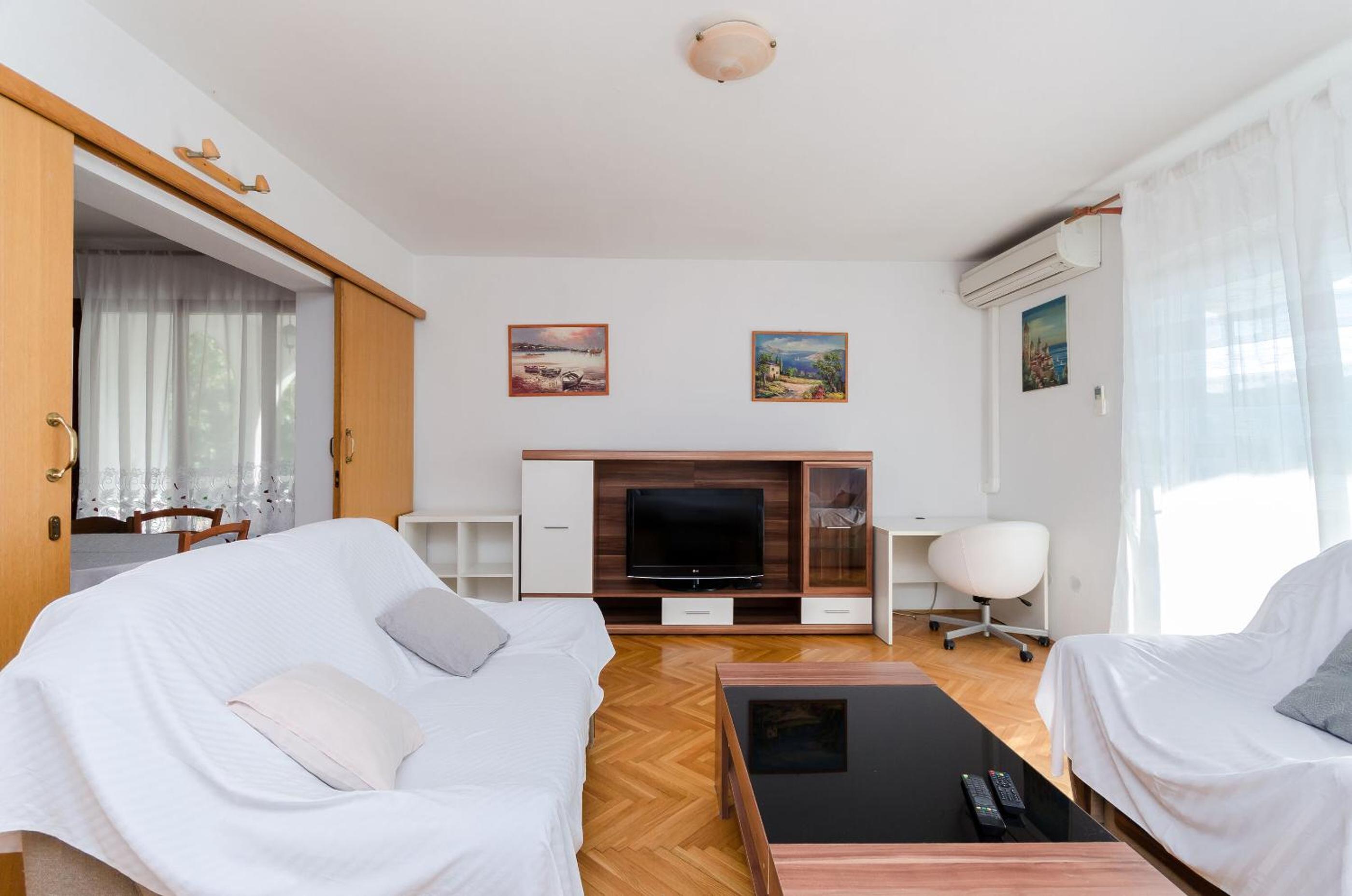 Apartment photo 2