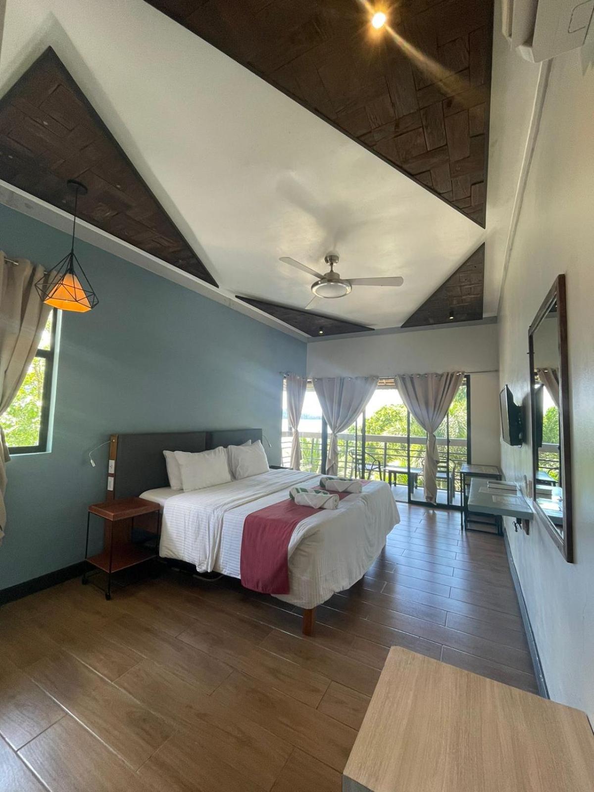Deluxe Double or Twin Room with Sea View