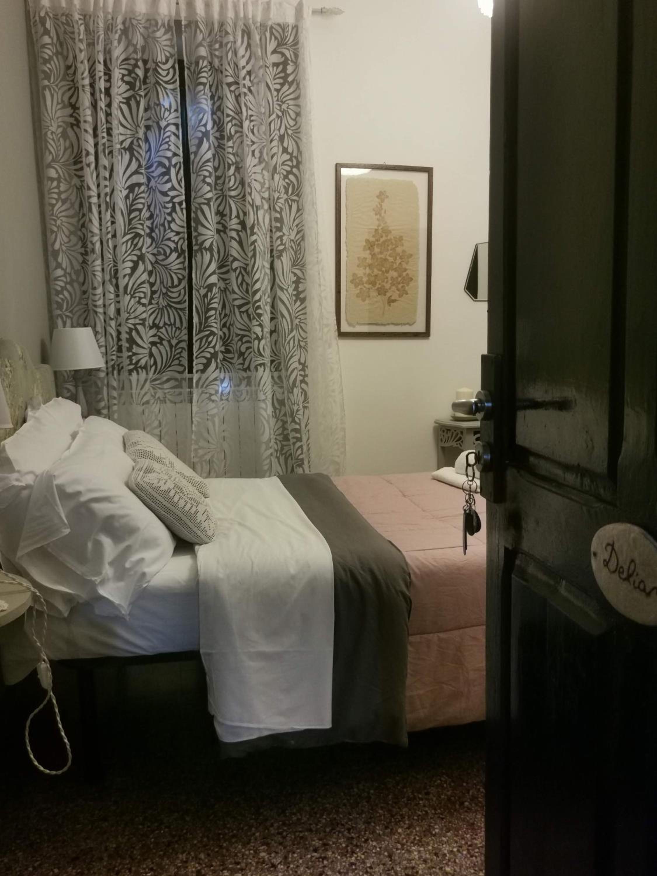 Double Room - Photo 10