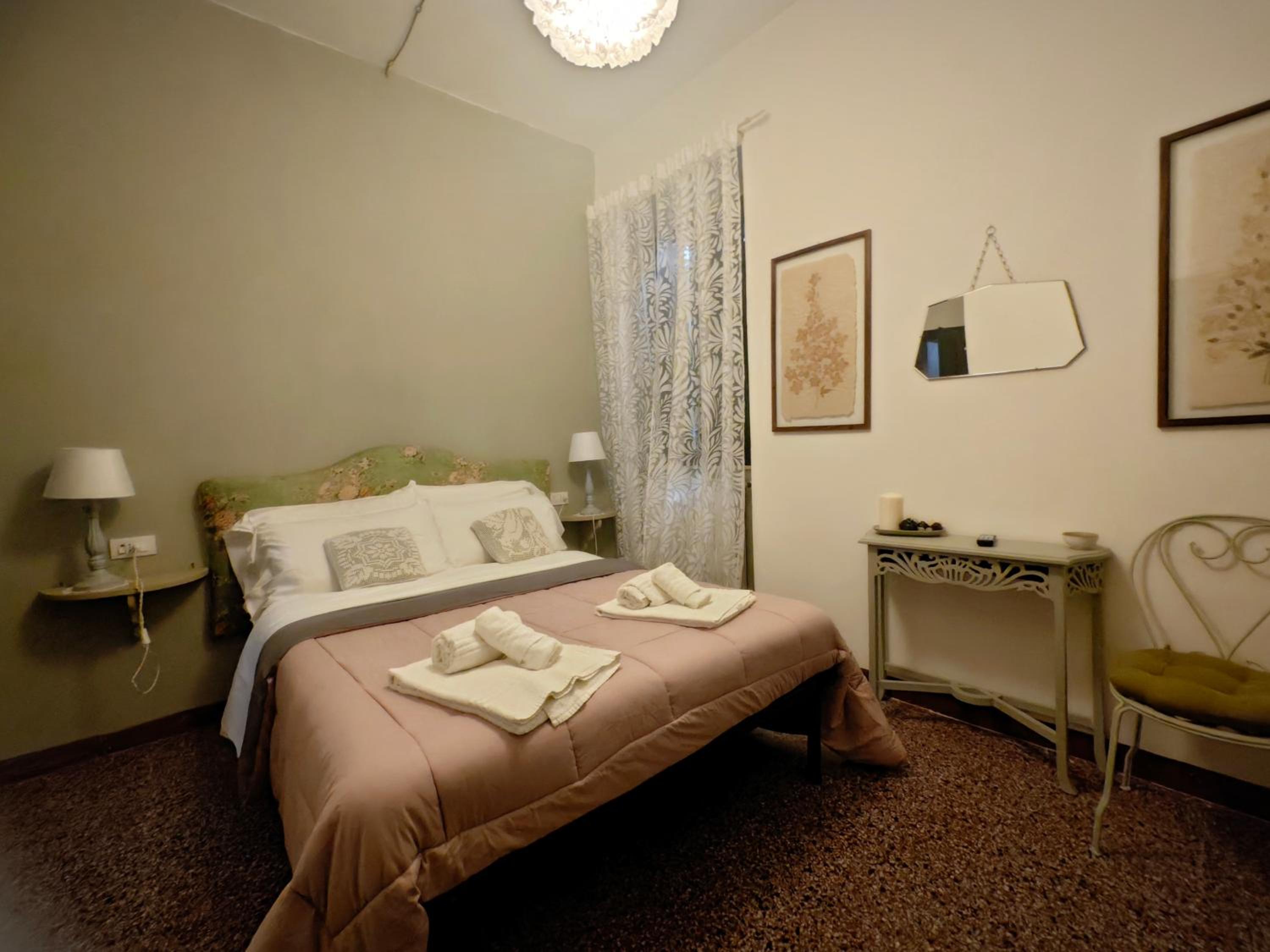 Double Room - Photo 11