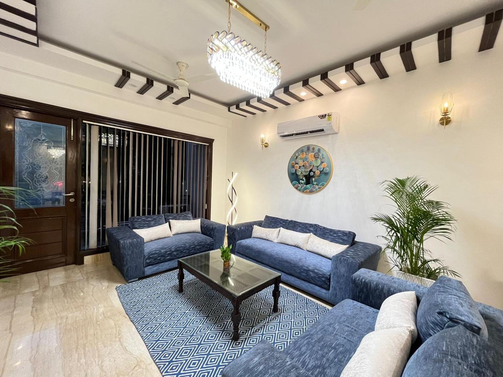 Three-Bedroom Apartment - Photo 11