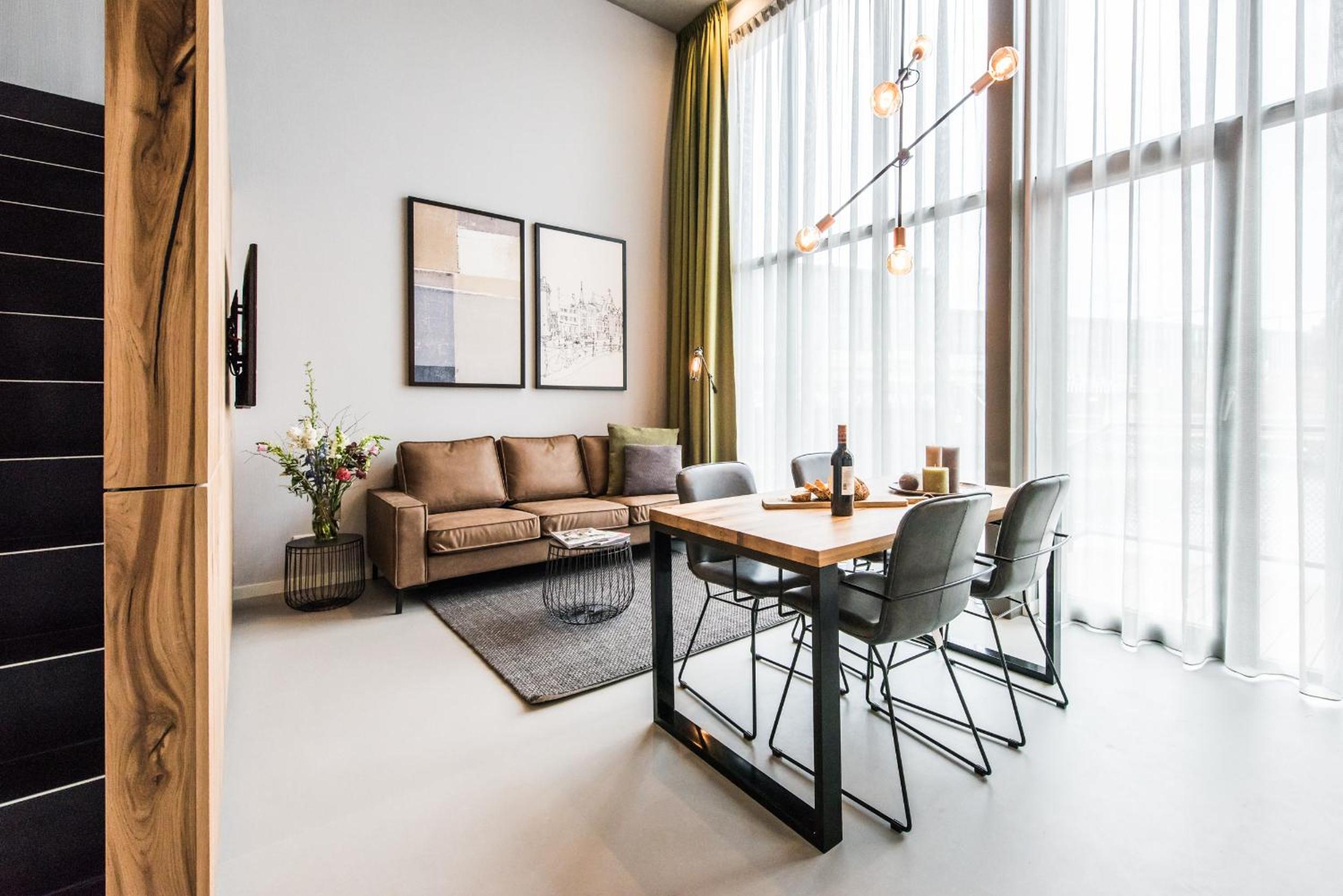 Large 1 Bedroom Apartment, Canal view - Duplex photo 1