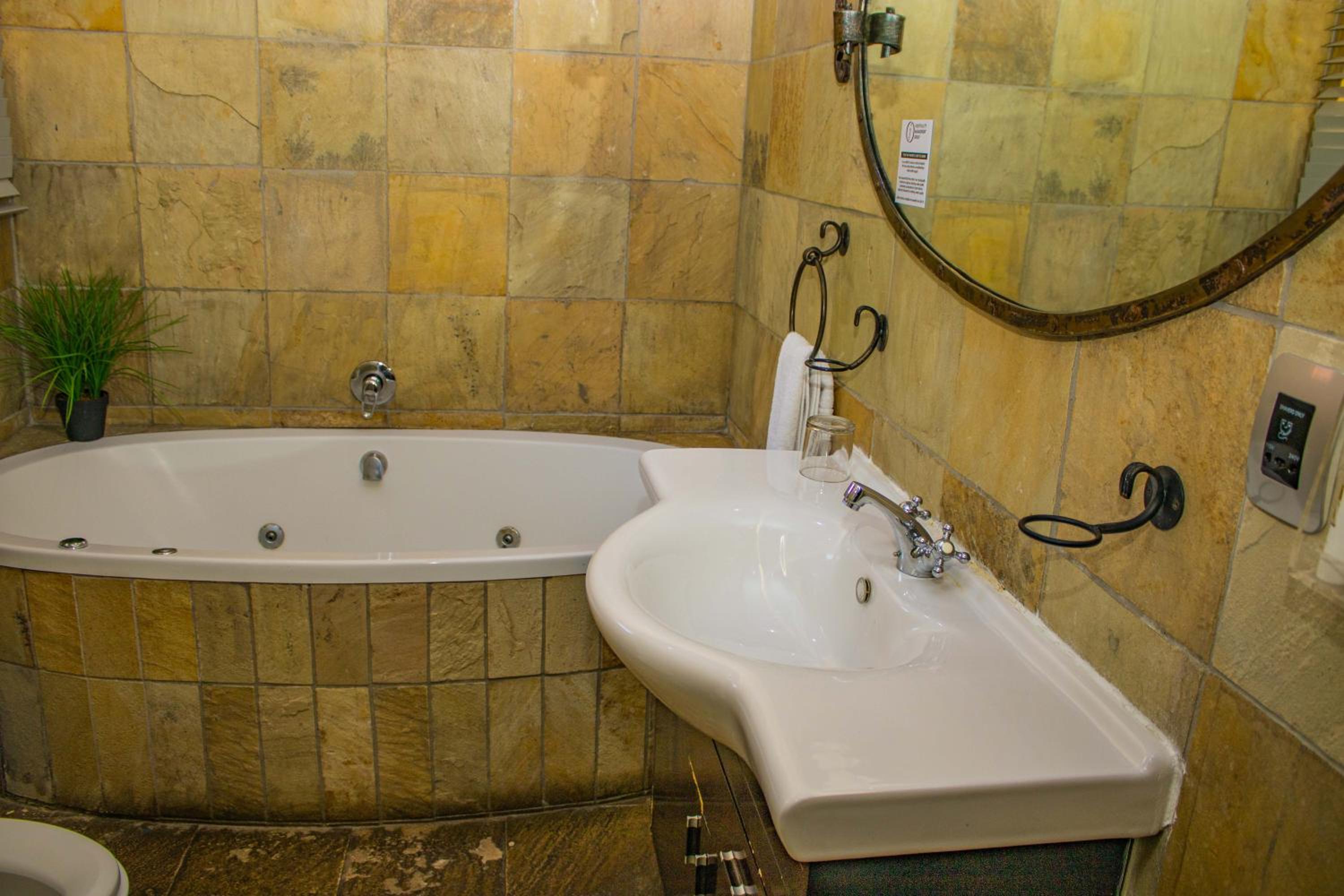 Family Room - Photo 2