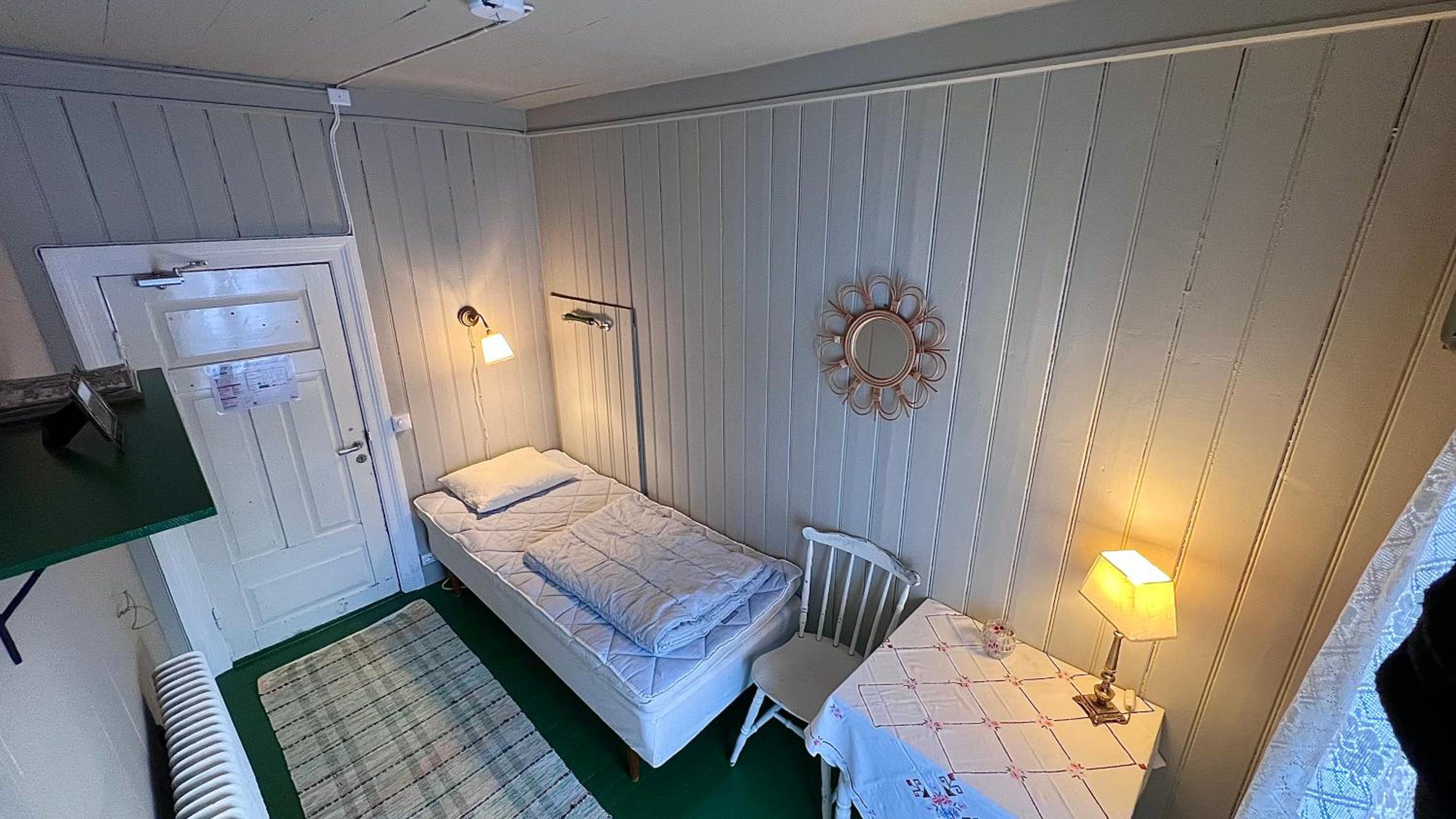 Standard Single Room with Shared Bathroom #4 photo 3