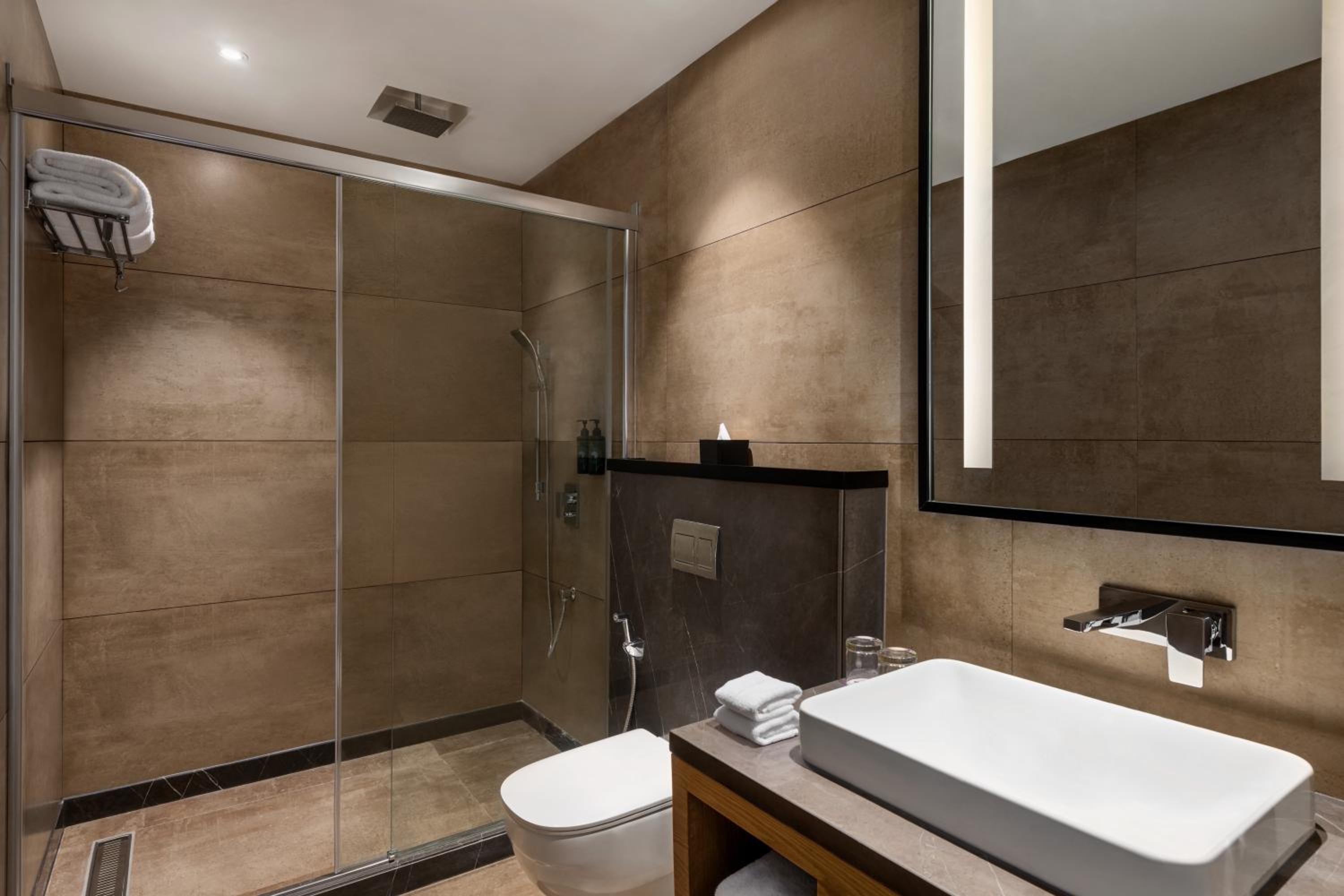 Junior King Suite with Living Room and Private Balcony - Photo 3