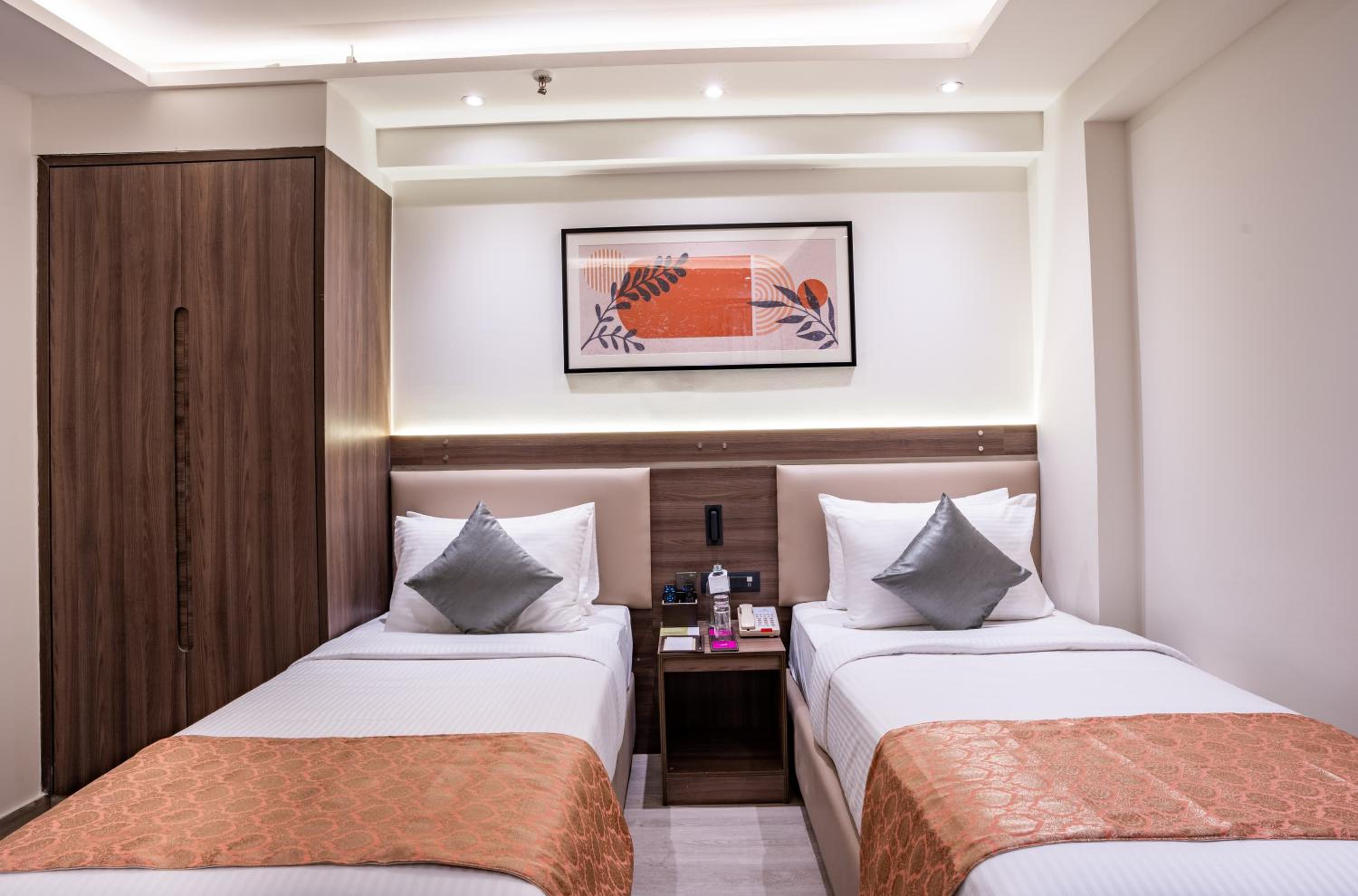 Deluxe Twin Room - Non Smoking : Happy Hours (1+1 mocktail from 11:00 AM to 7:00 PM) & Complimentary laundry service for up to 2 clothing items. Late check-out (subject to availability) photo 1