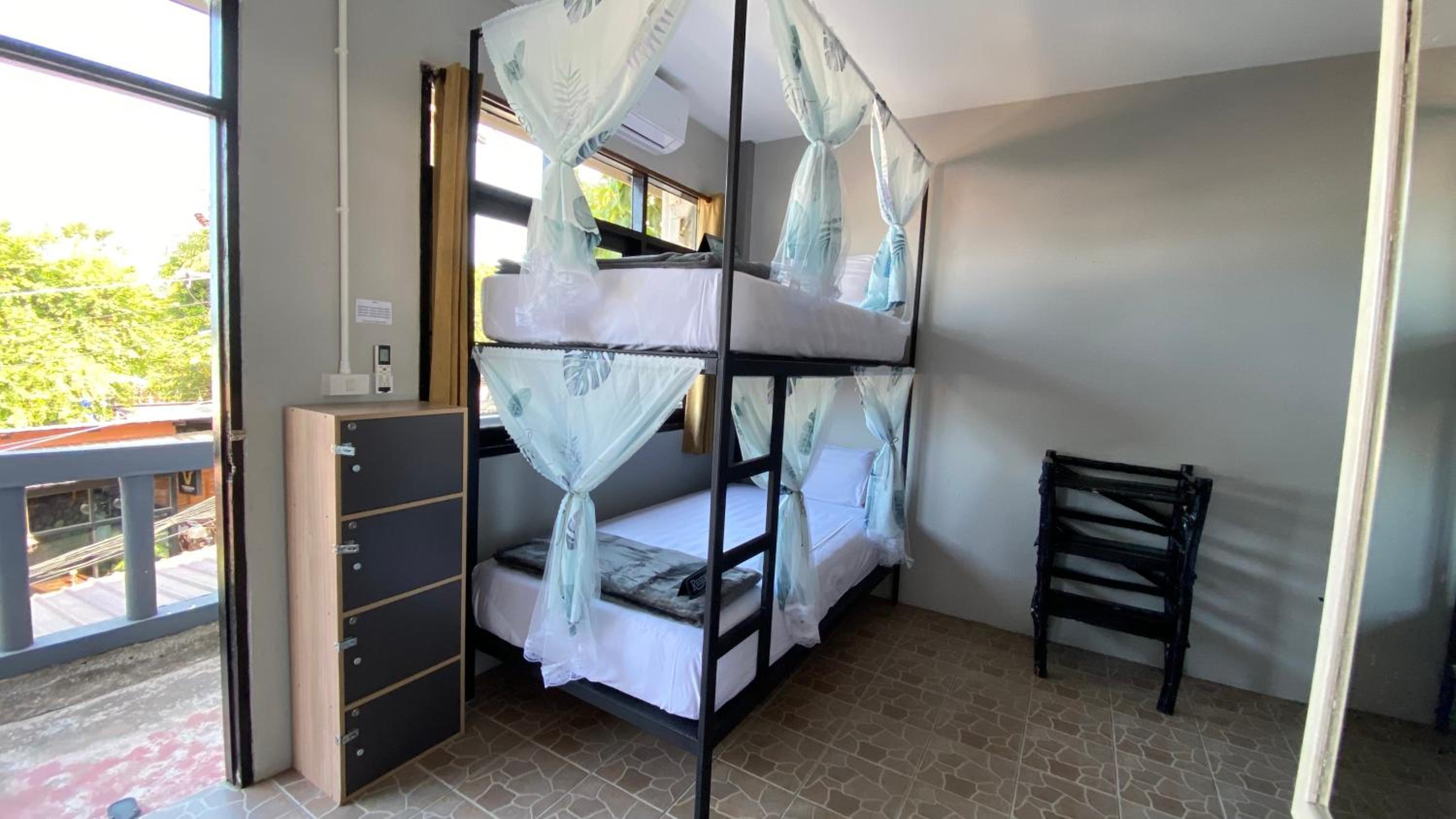 Single Bed in 4-Bed Dormitory Room photo 1
