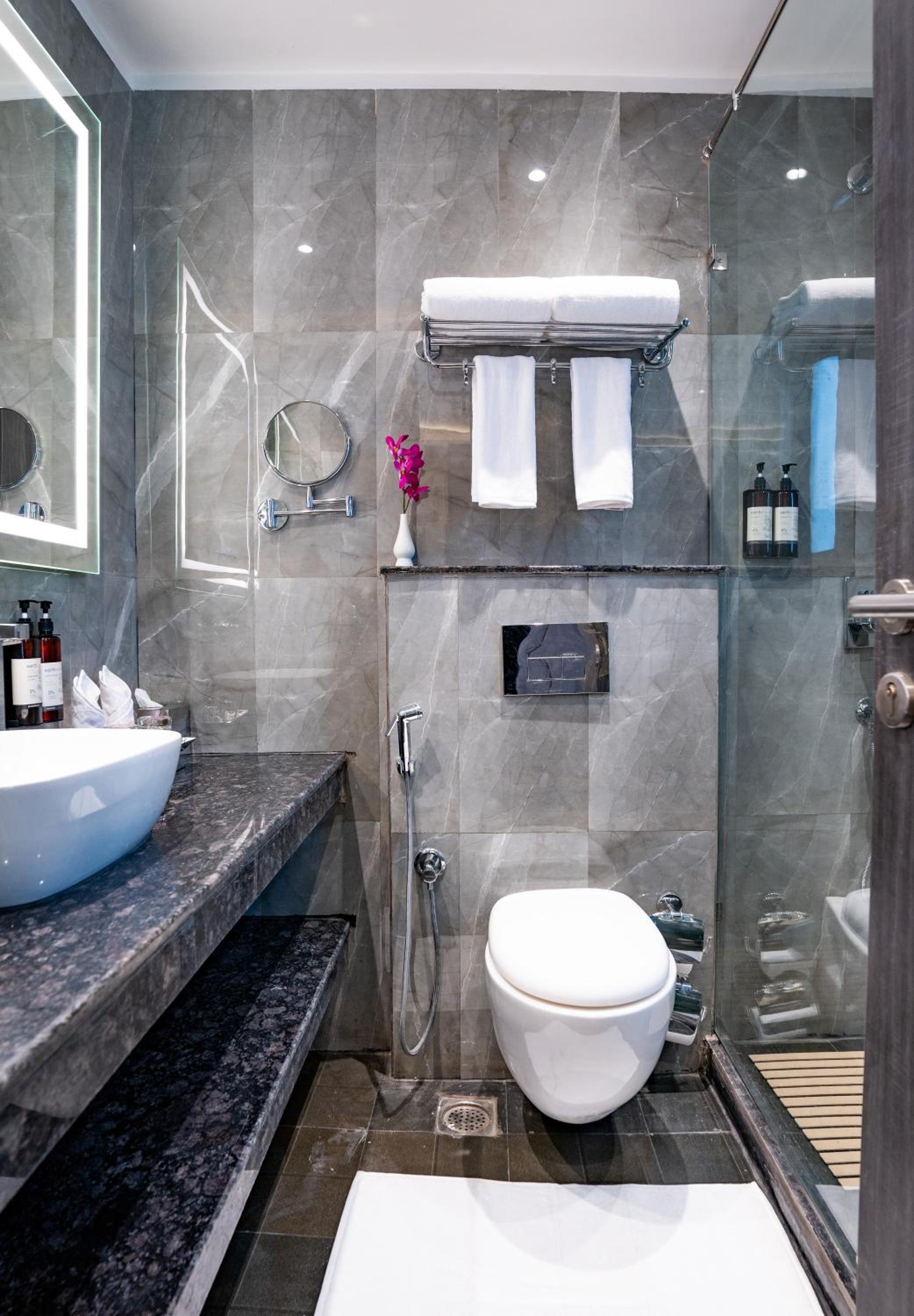 Deluxe Twin Room - Non Smoking : Happy Hours (1+1 mocktail from 11:00 AM to 7:00 PM) & Complimentary laundry service for up to 2 clothing items. Late check-out (subject to availability) photo 2