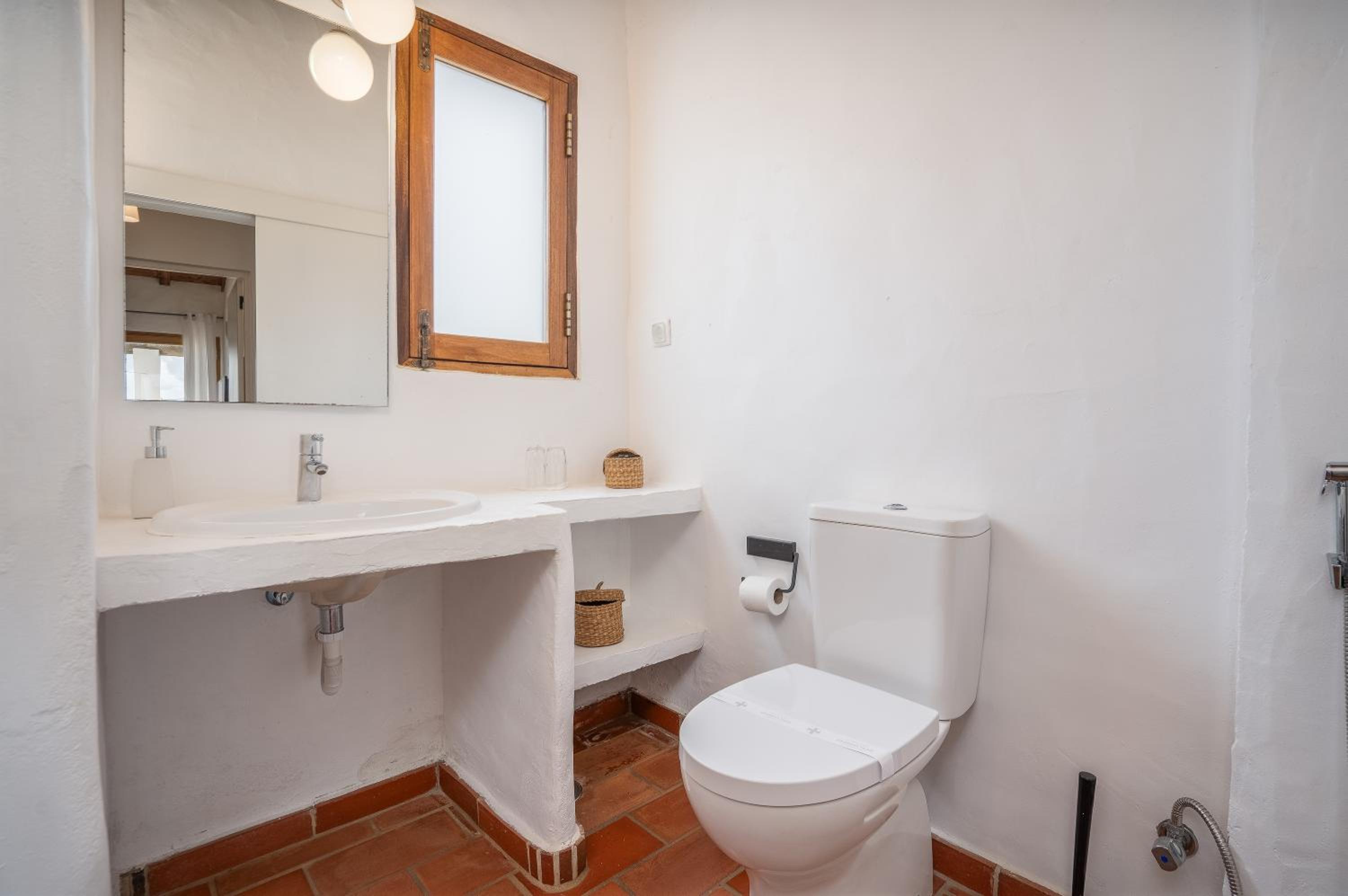 One-Bedroom House - Photo 11