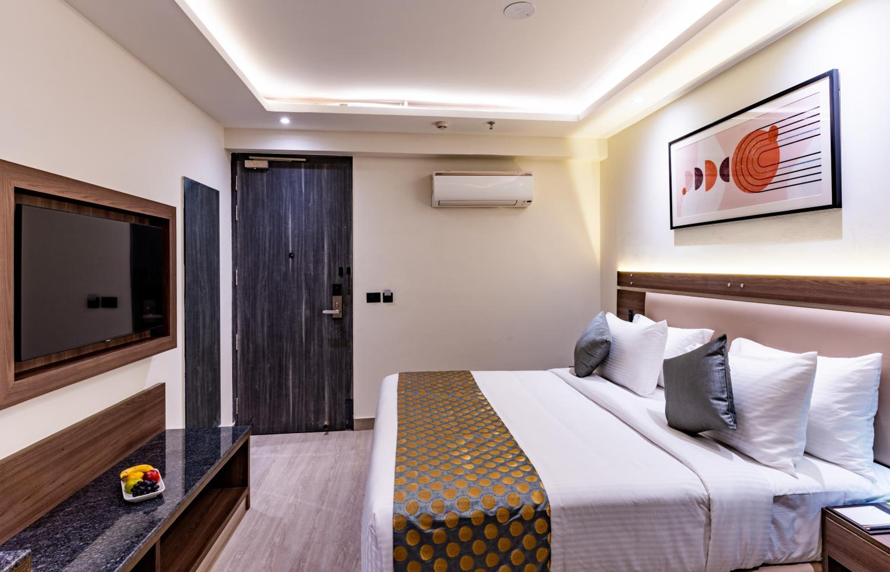 Deluxe Room- Non Smoking : Happy Hours (1+1 mocktail from 11:00 AM to 7:00 PM) & Complimentary laundry service for up to 2 clothing items. Late check-out (subject to availability) photo 3